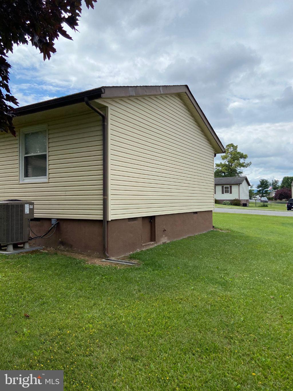 PATRICK HENRY ESTATES - Residential Lease