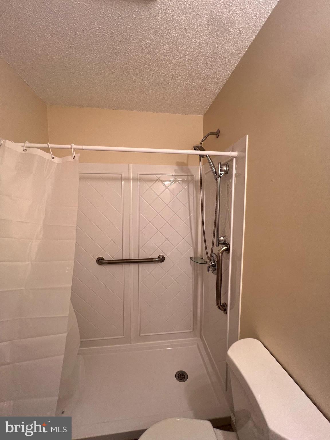 PATRICK HENRY ESTATES - Residential Lease