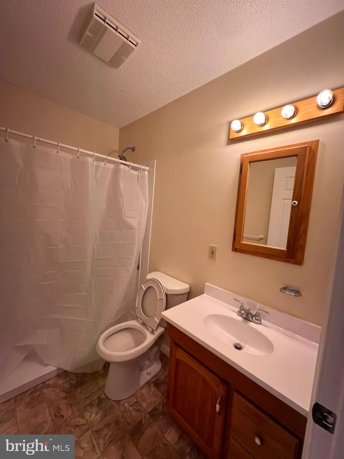 PATRICK HENRY ESTATES - Residential Lease