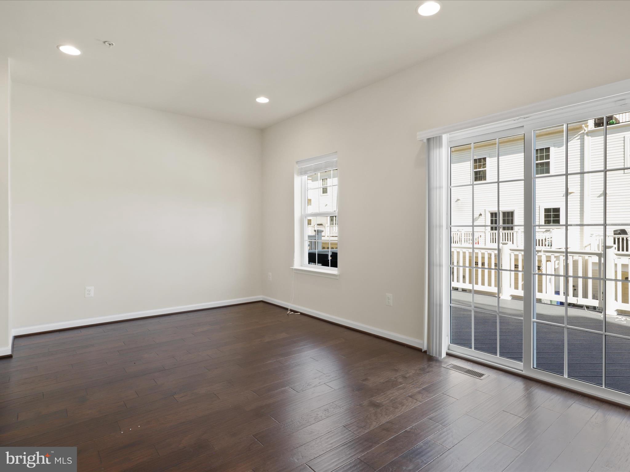 OXFORD SQUARE - Residential