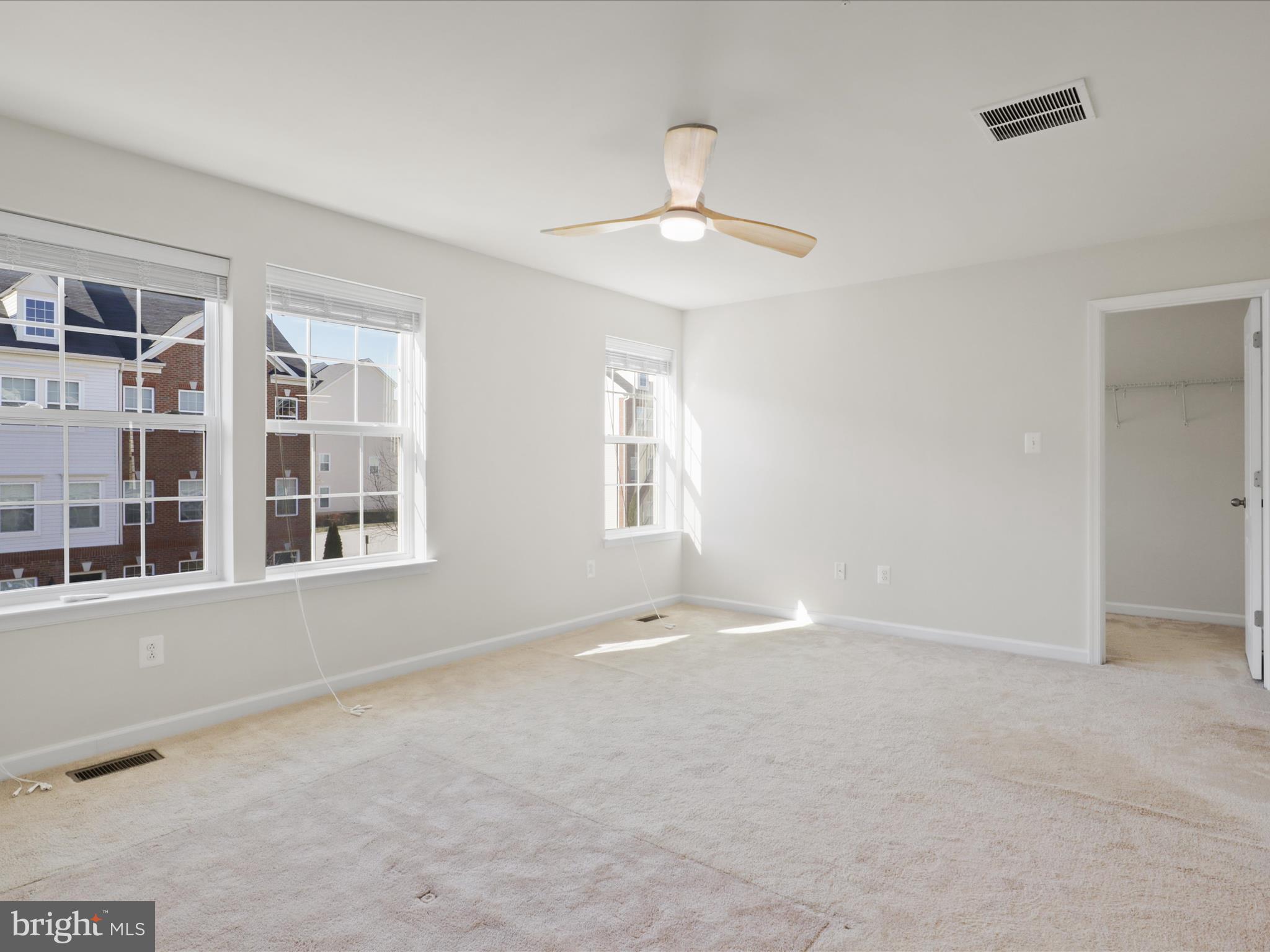 OXFORD SQUARE - Residential