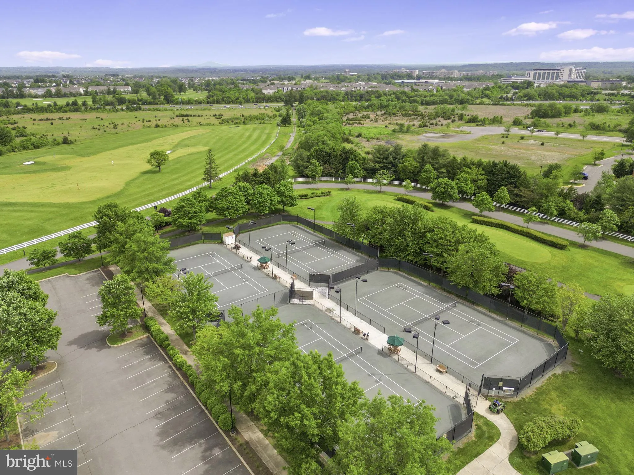 Ashburn, Virginia 20147, United States, 5 Bedrooms Bedrooms, ,6 BathroomsBathrooms,Residential,Pending,6200