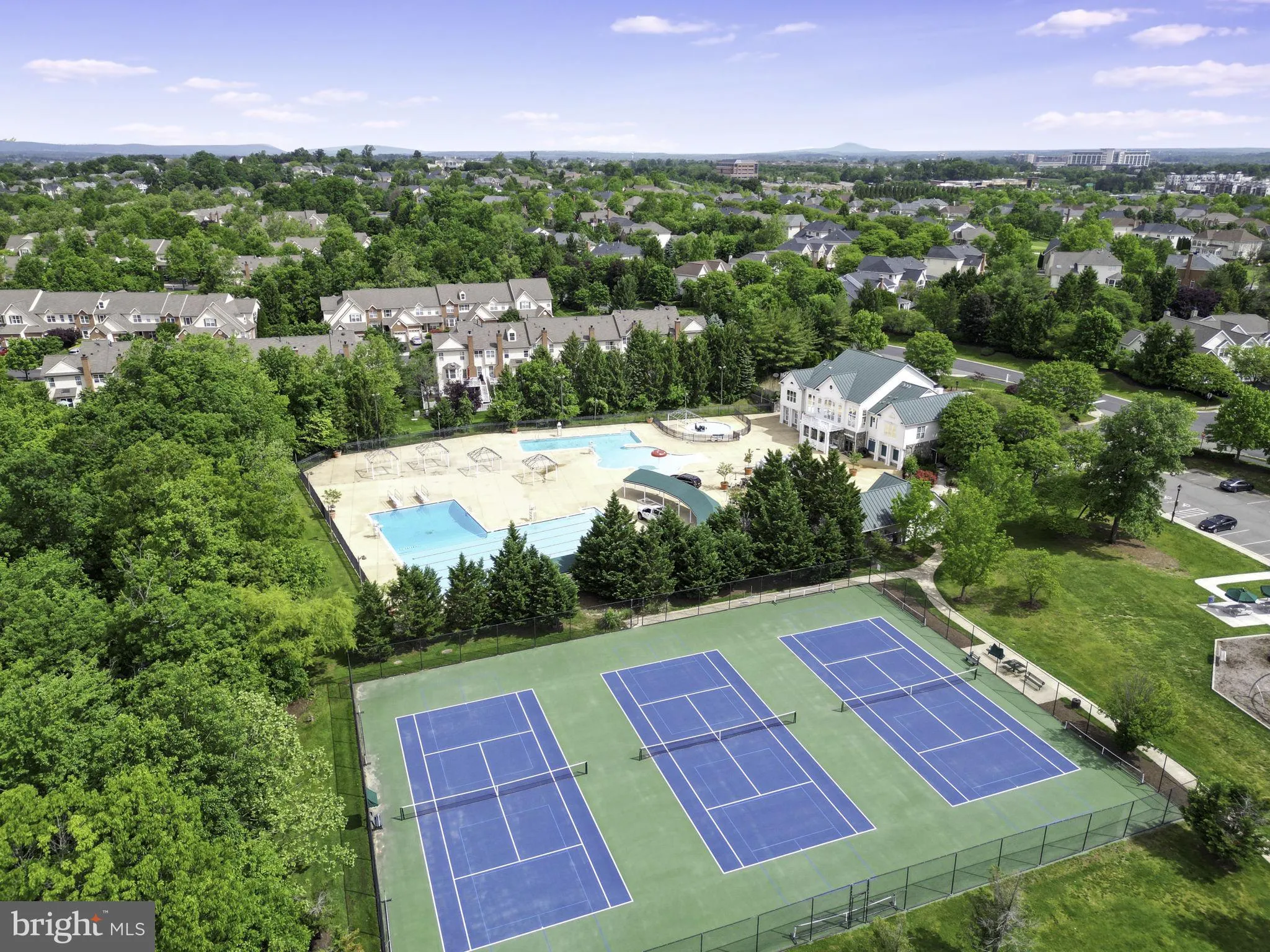 Ashburn, Virginia 20147, United States, 5 Bedrooms Bedrooms, ,6 BathroomsBathrooms,Residential,Pending,6200