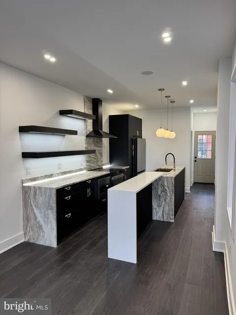 825 E Thompson Street, Philadelphia, PA MLS: PAPH2454872