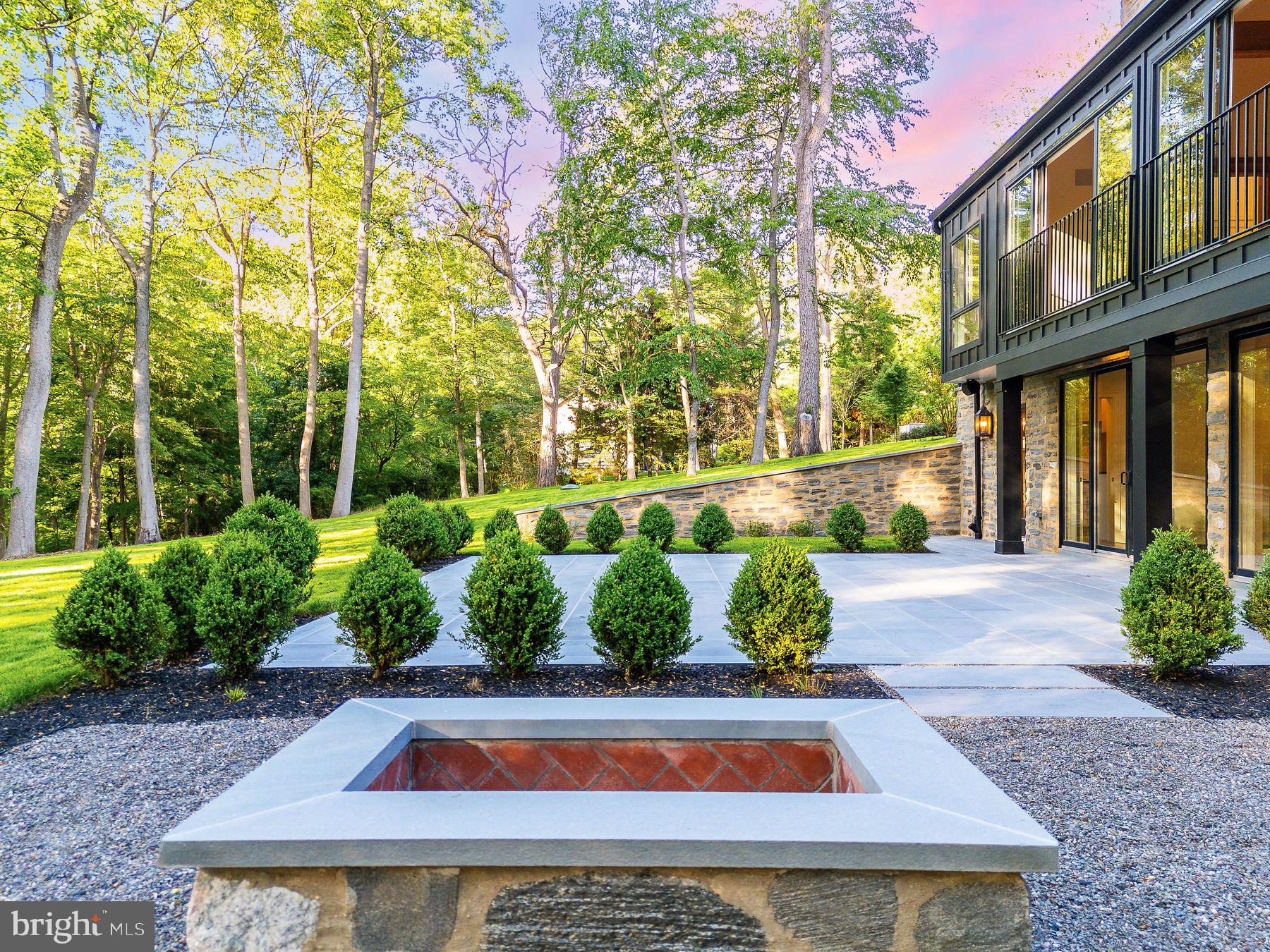 CHESTNUT HILL - Residential