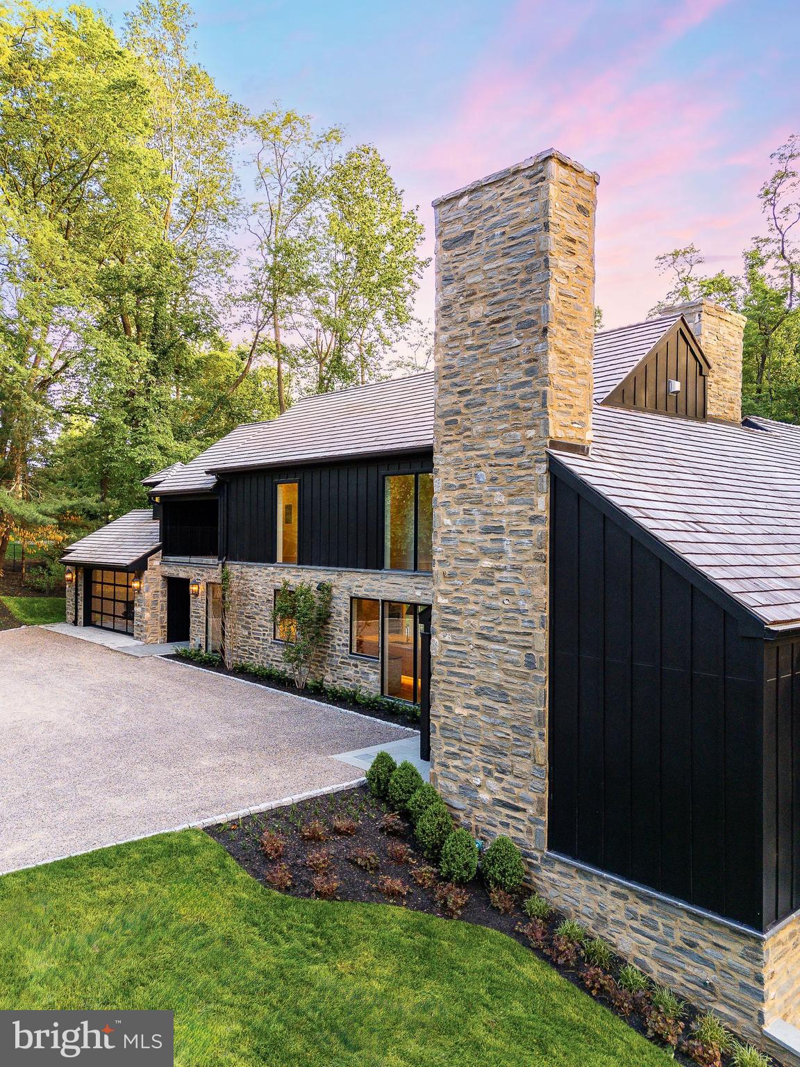 607 W GRAVERS LANE
