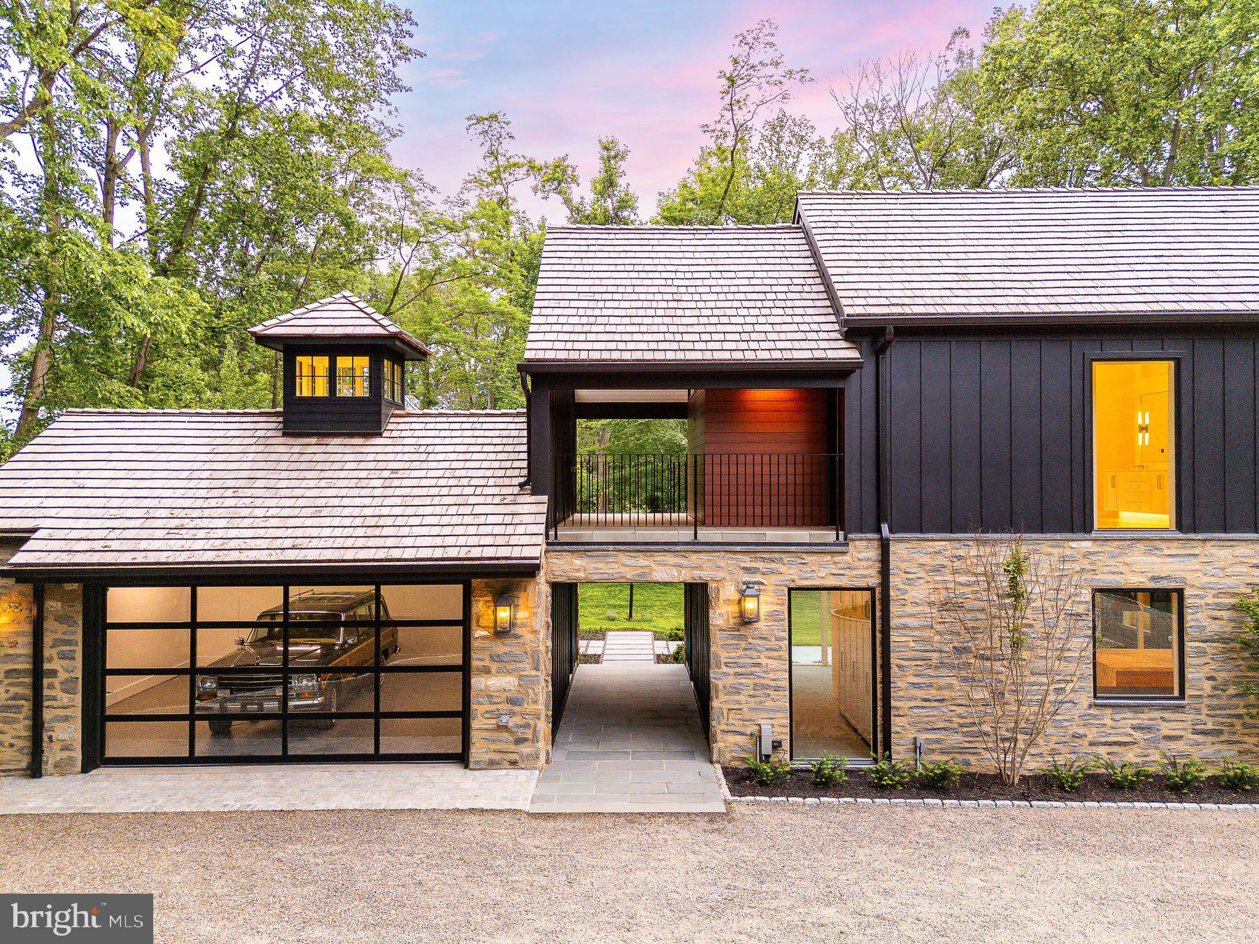 607 W GRAVERS LANE