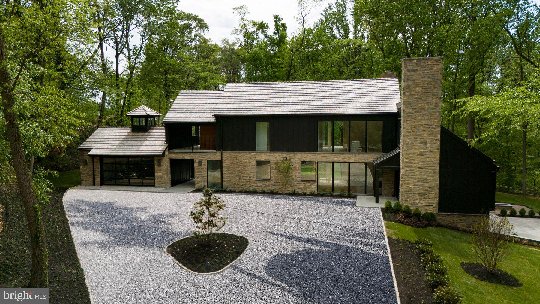 607 W GRAVERS LANE