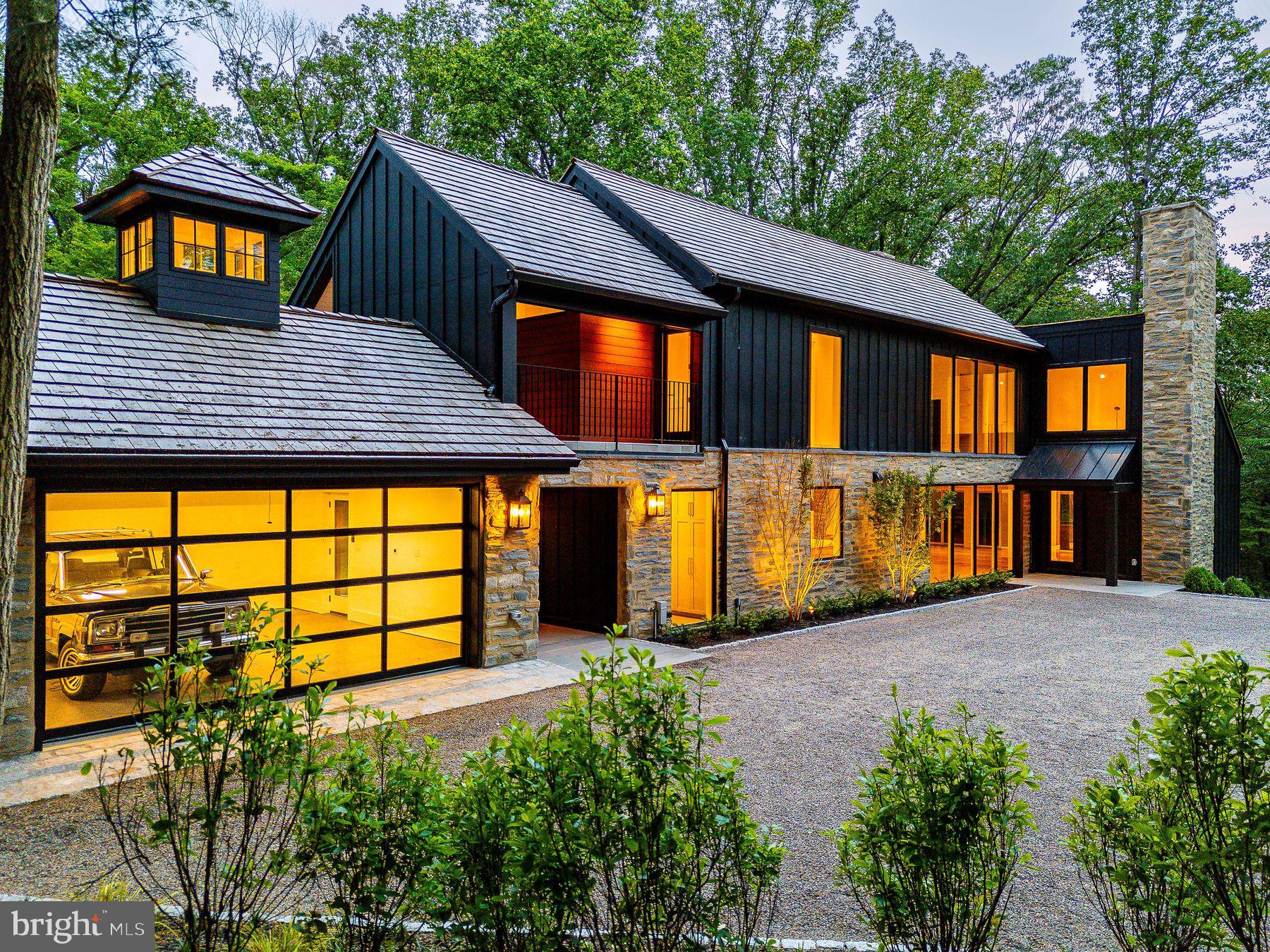 607 W GRAVERS LANE