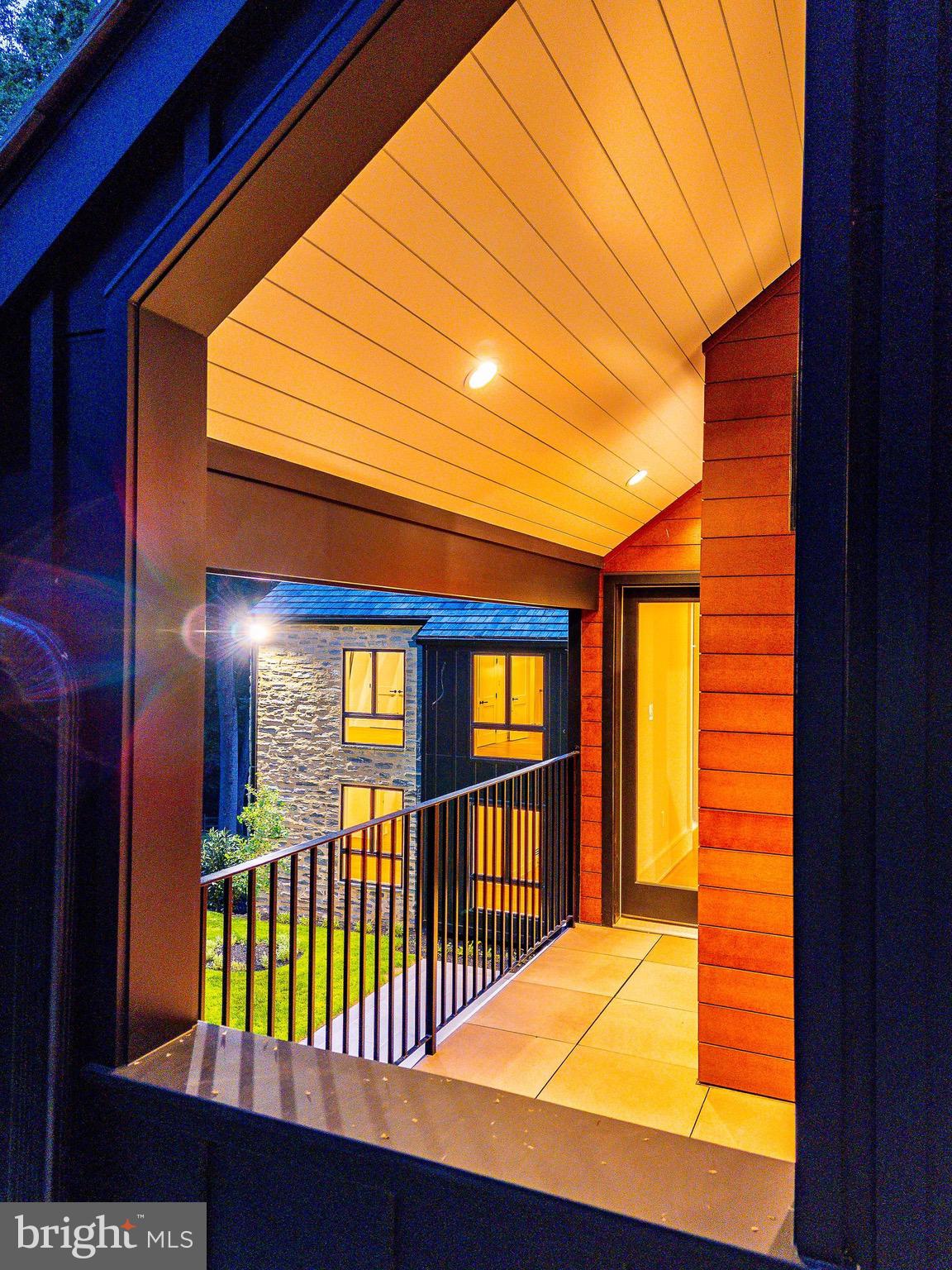 607 W GRAVERS LANE