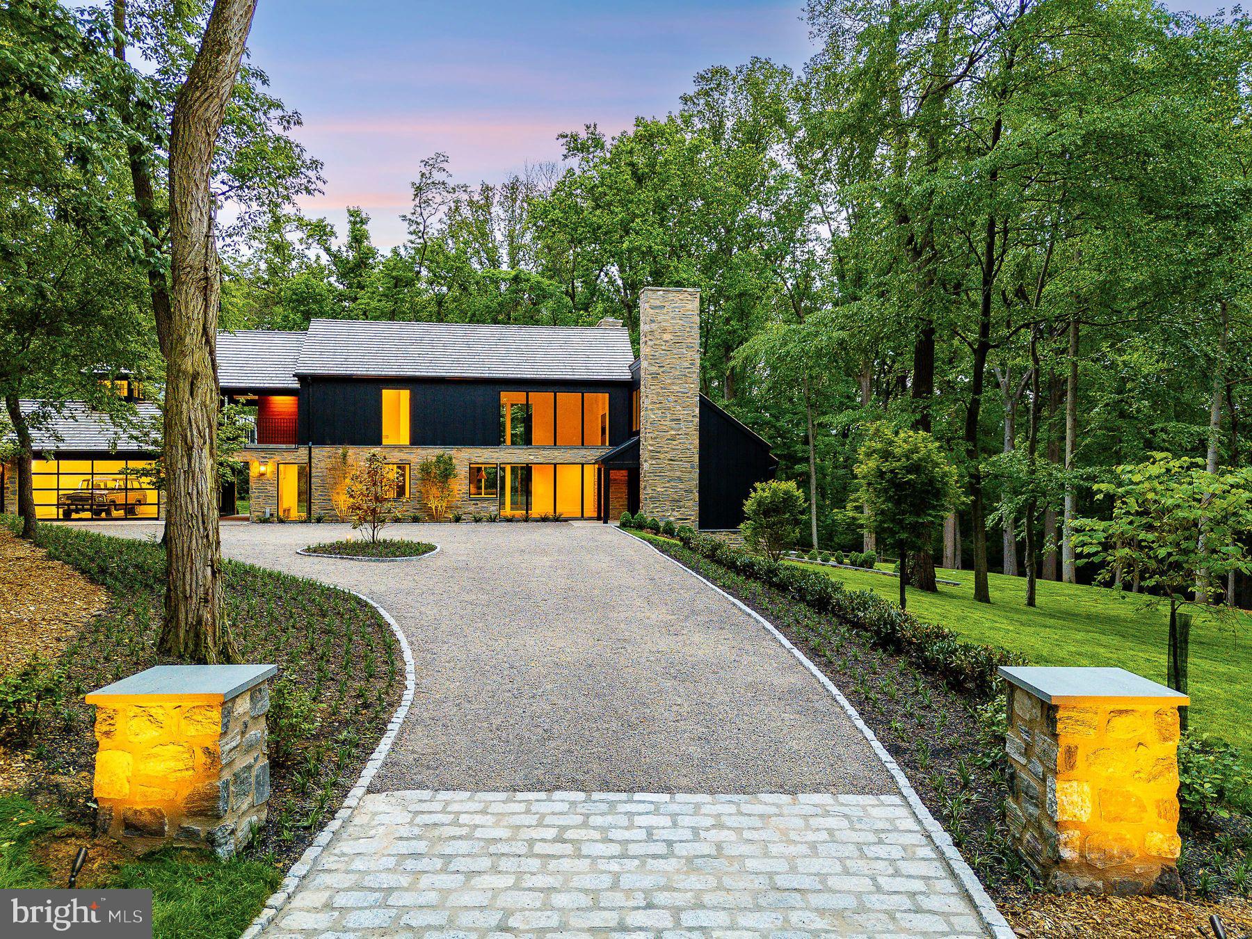 607 W GRAVERS LANE