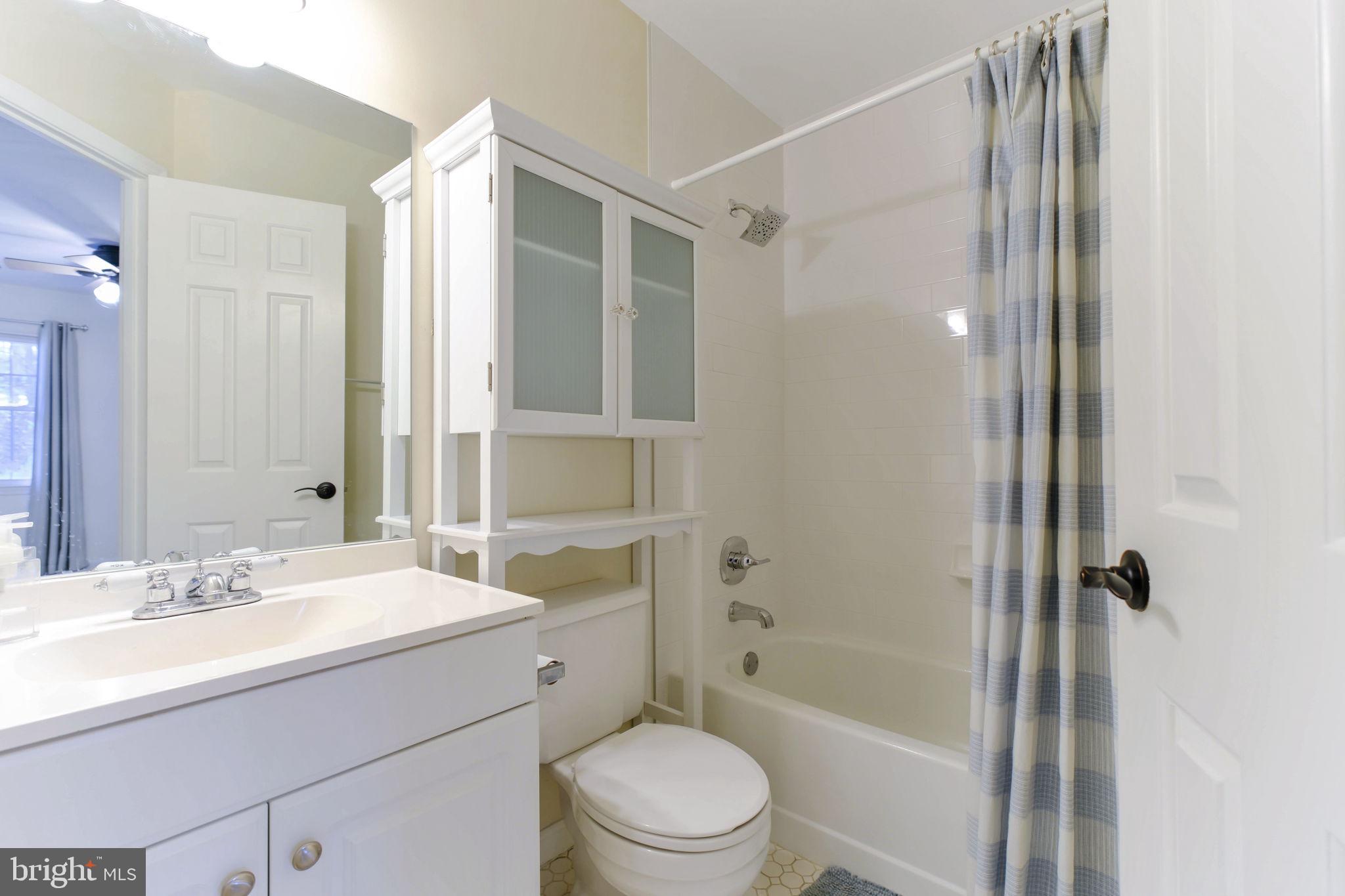 LAKESHORE - Residential Lease