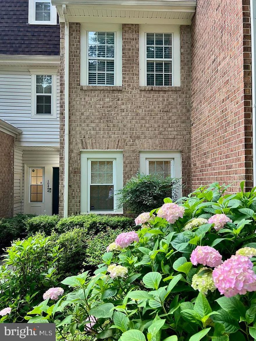 Welcome to this well-maintained 3-bedroom, 2.5-bath townhome located on a quiet cul-de-sac in one of Bethesda’s most desirable communities. The home offers a functional and comfortable layout with bright living spaces, ideal for both everyday living and entertaining.
The kitchen and main living areas flow seamlessly, while the bedrooms provide ample space and privacy. With two full bathrooms and a convenient half bath, this townhome is designed for comfort and ease.
Enjoy being just minutes from major commuter routes, shopping, dining, parks, and highly rated Montgomery County schools. Convenient access to downtown Bethesda, NIH, Walter Reed, and Washington, DC makes this an excellent option for commuters.
This townhome offers the perfect balance of location, space, and lifestyle. Schedule your tour today and make Bethesda your next home.