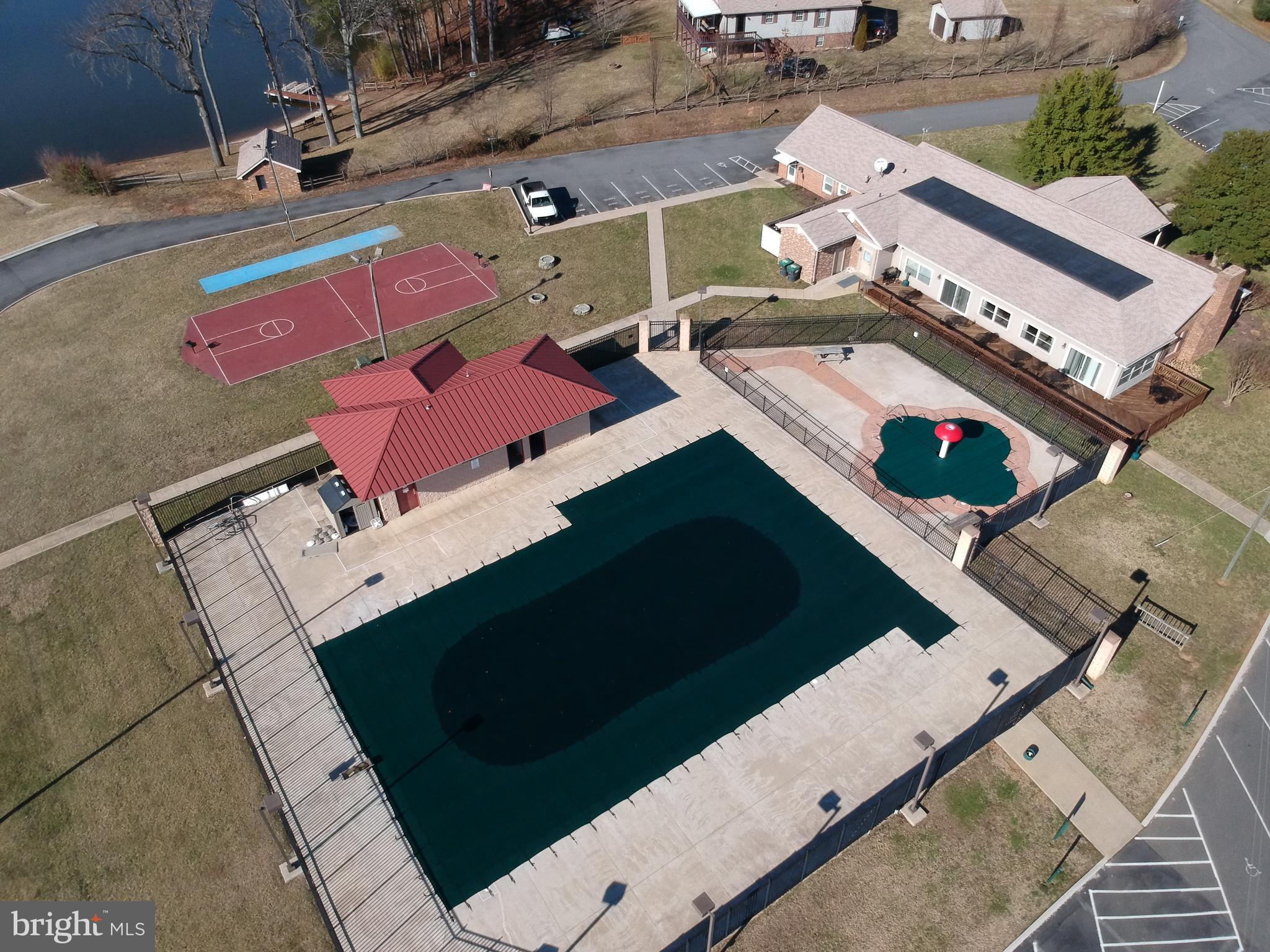 LAKE CAROLINE - Residential