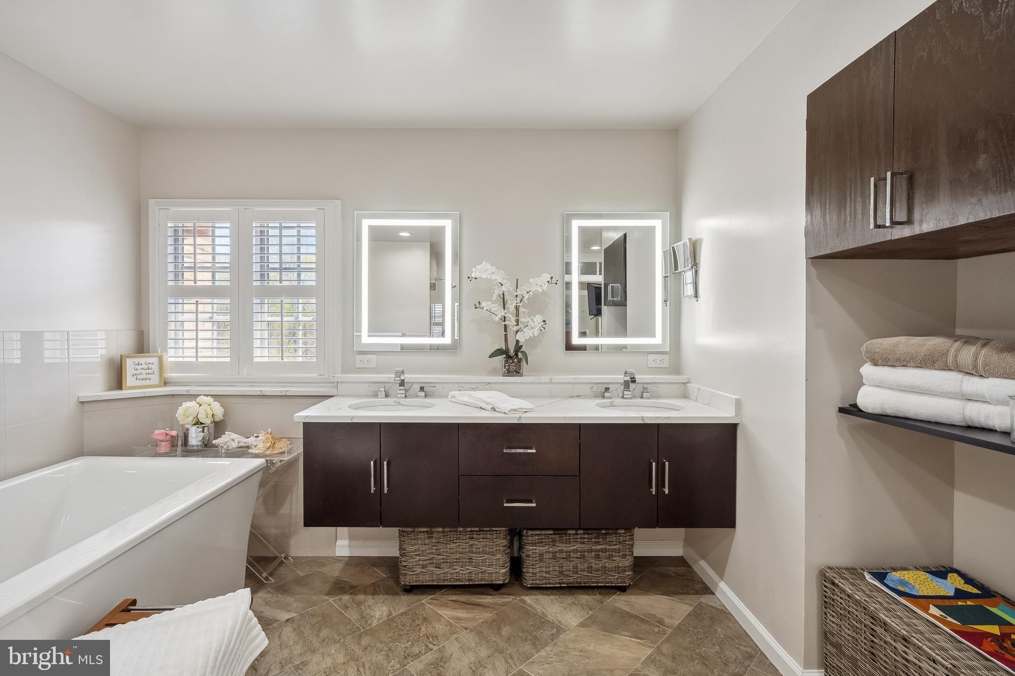 PARKSIDE MANOR - Residential