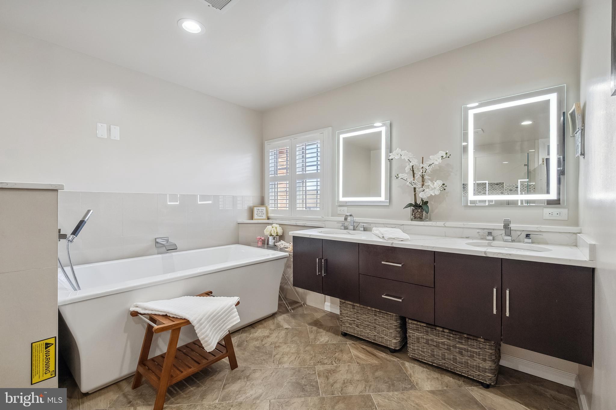 PARKSIDE MANOR - Residential