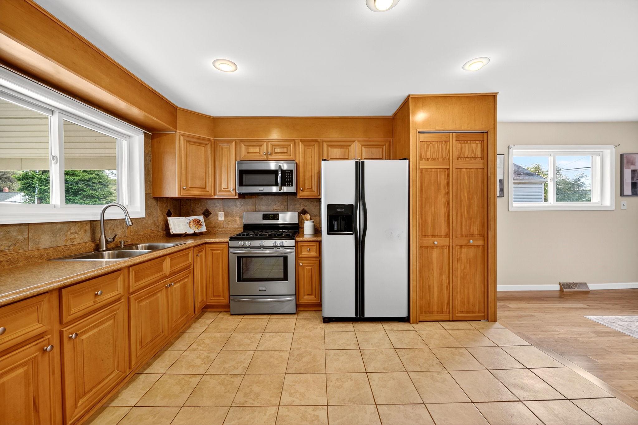 GRAY MANOR - Residential