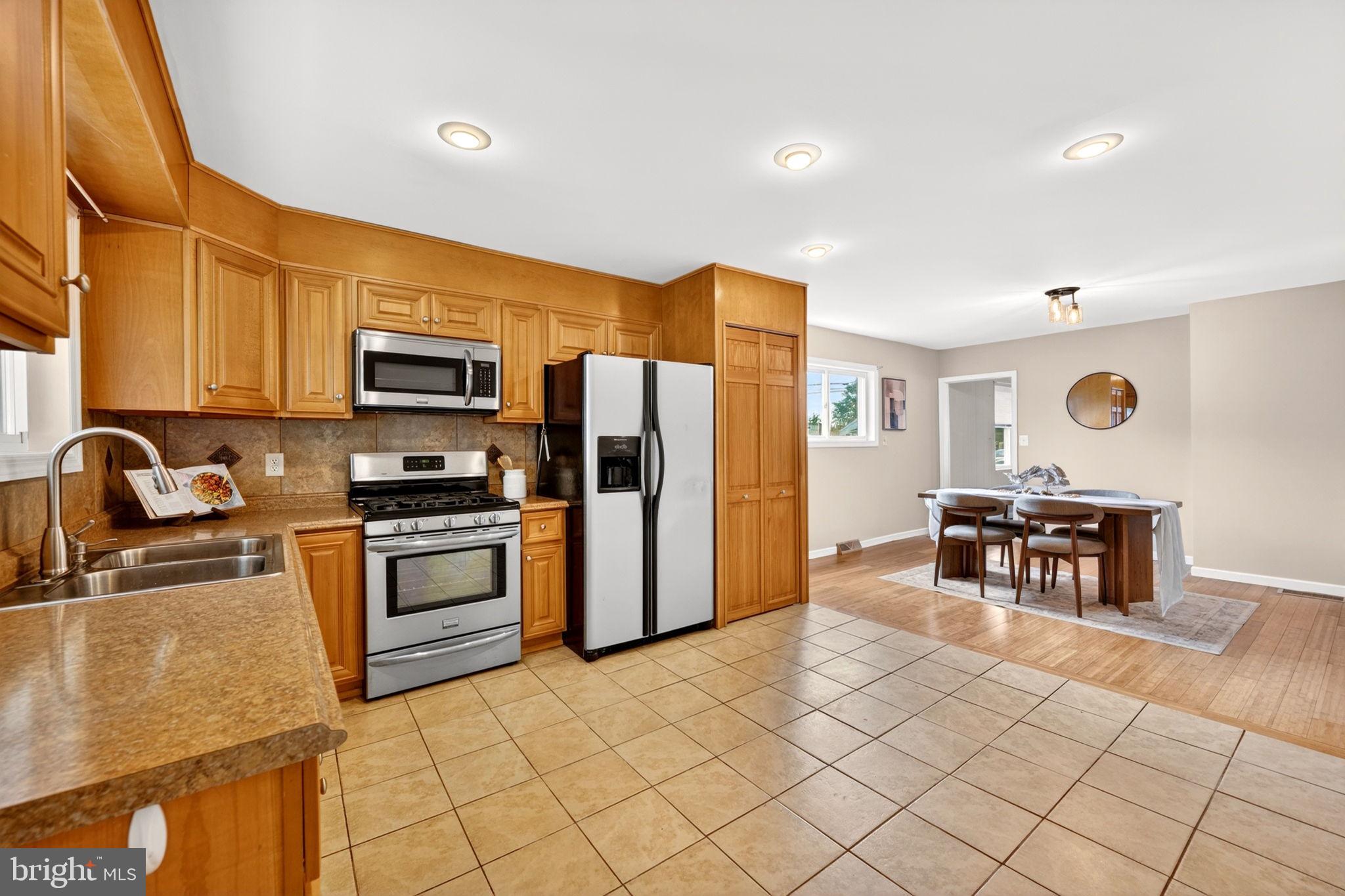 GRAY MANOR - Residential