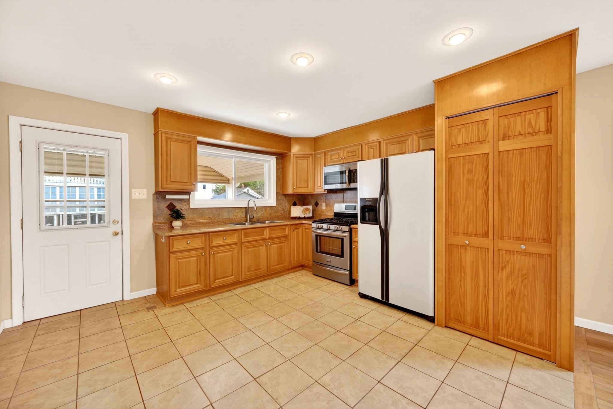 GRAY MANOR - Residential