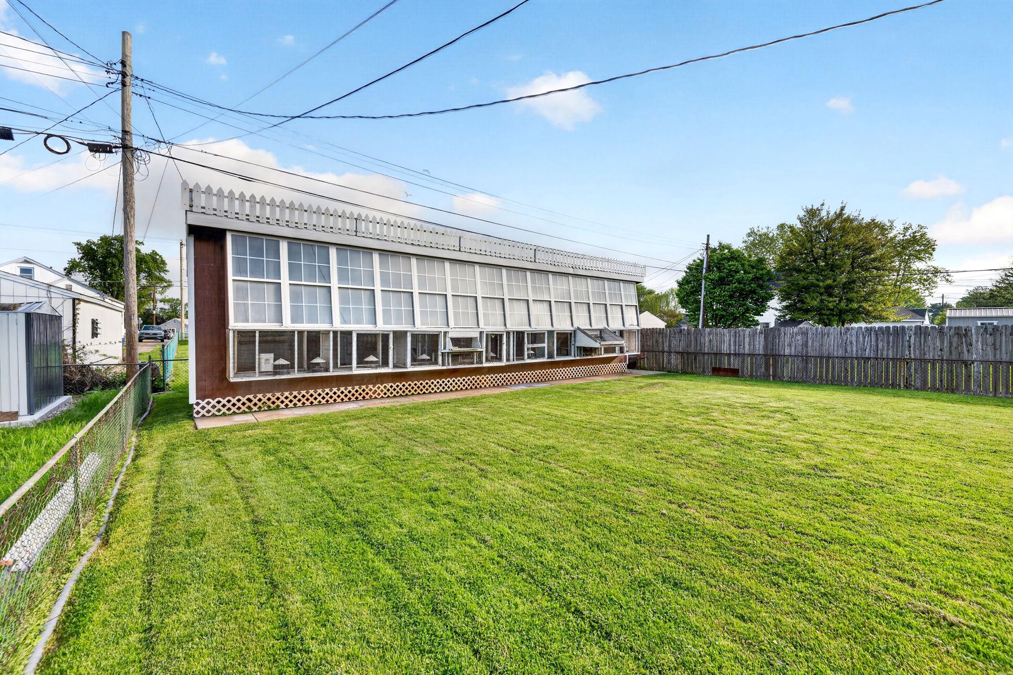 GRAY MANOR - Residential