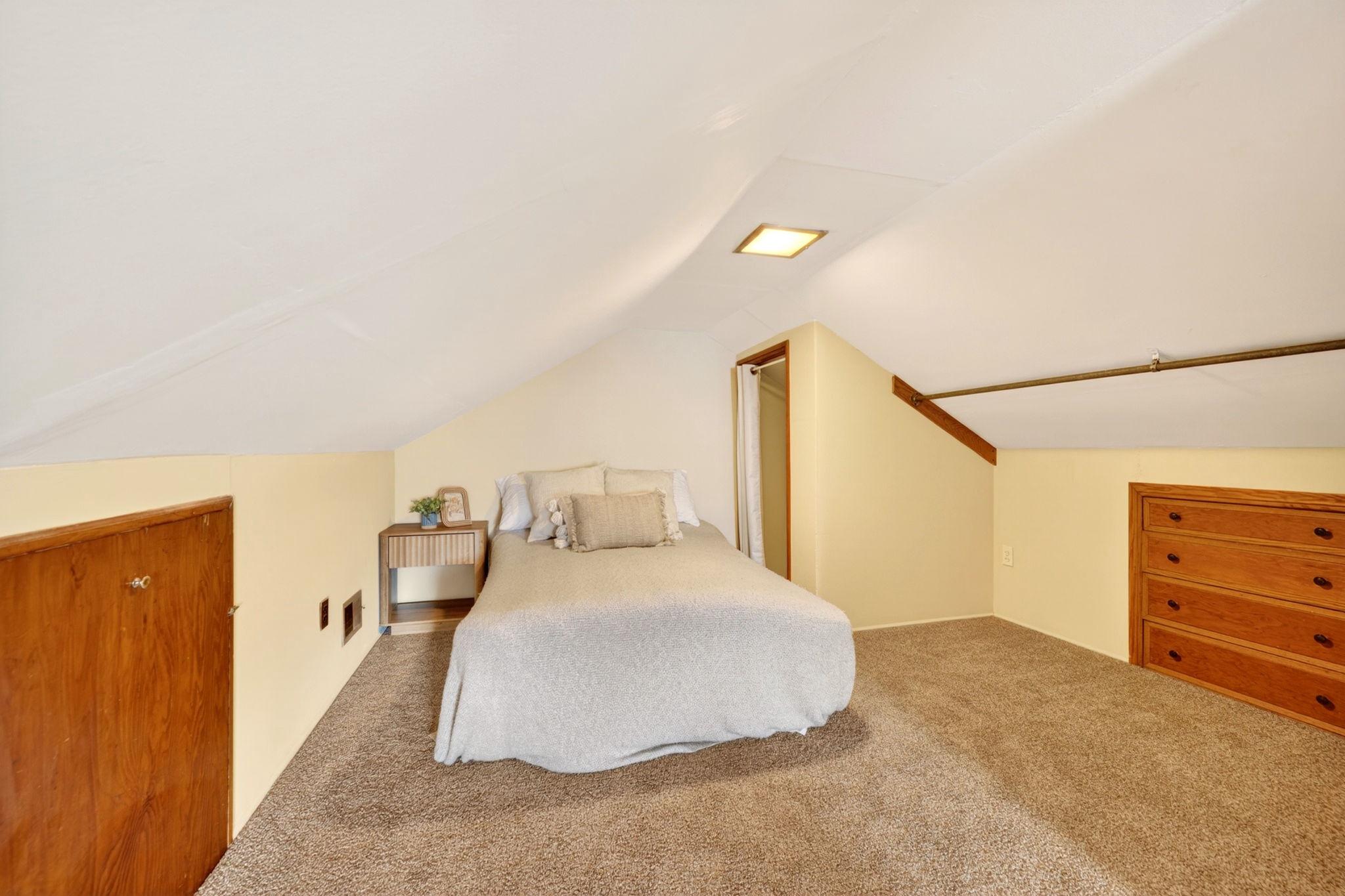 GRAY MANOR - Residential