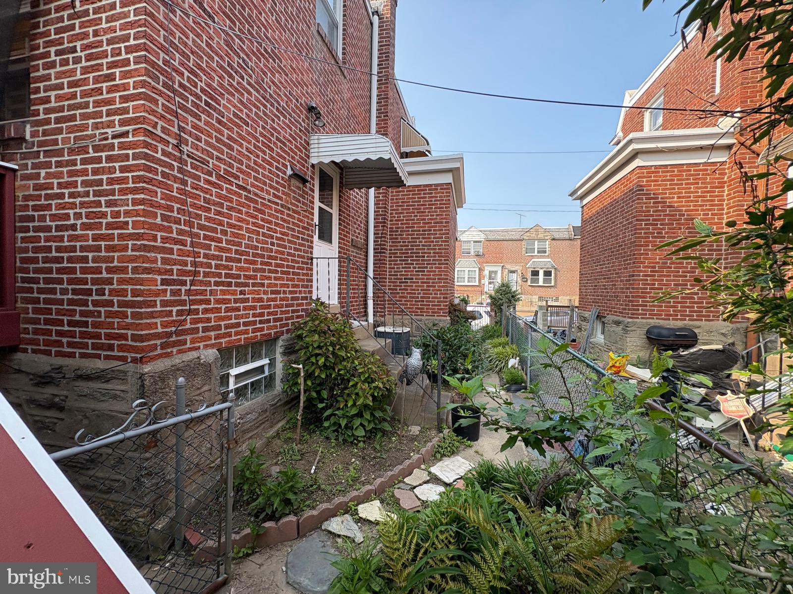 1214 HALE STREET