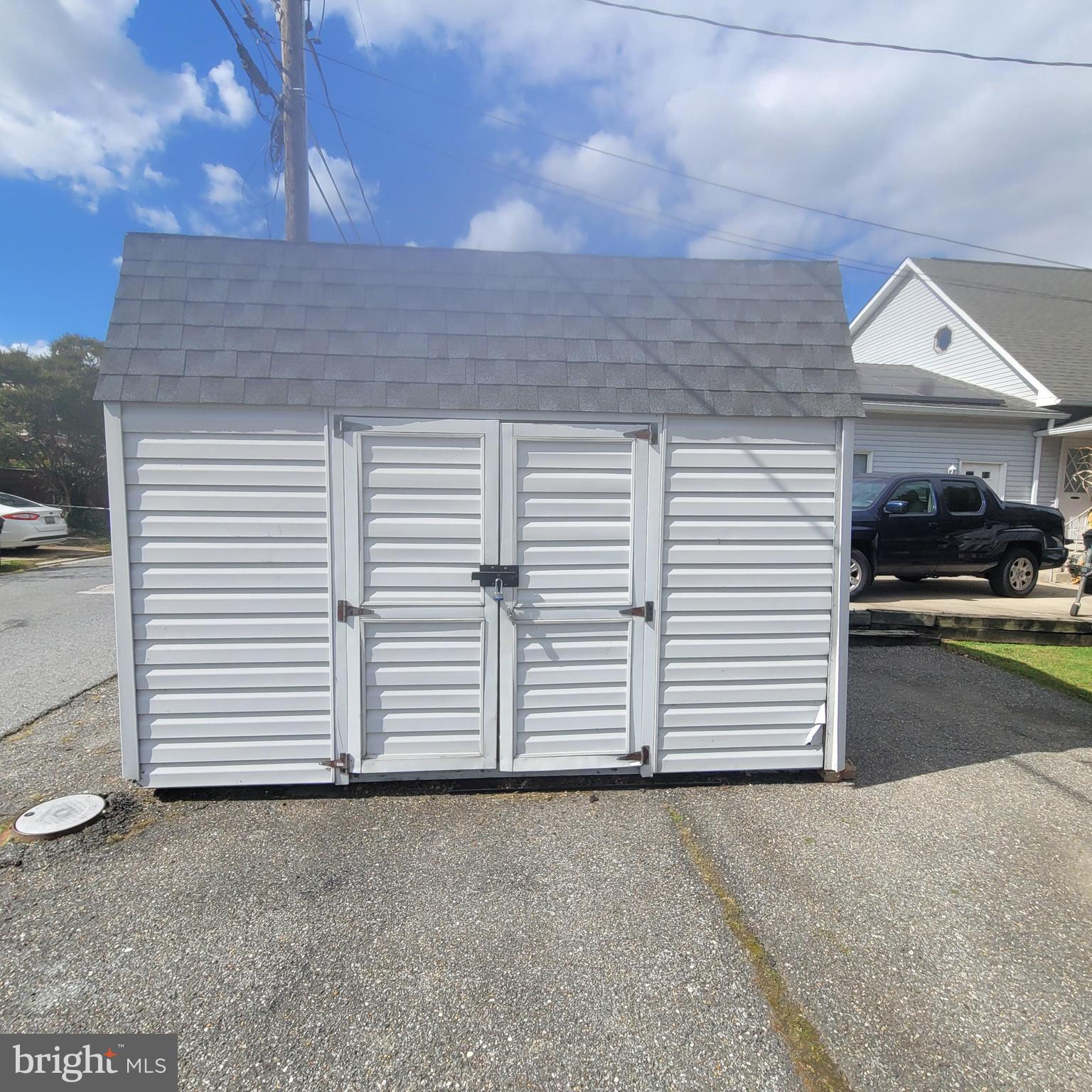 MIDDLE RIVER - Residential