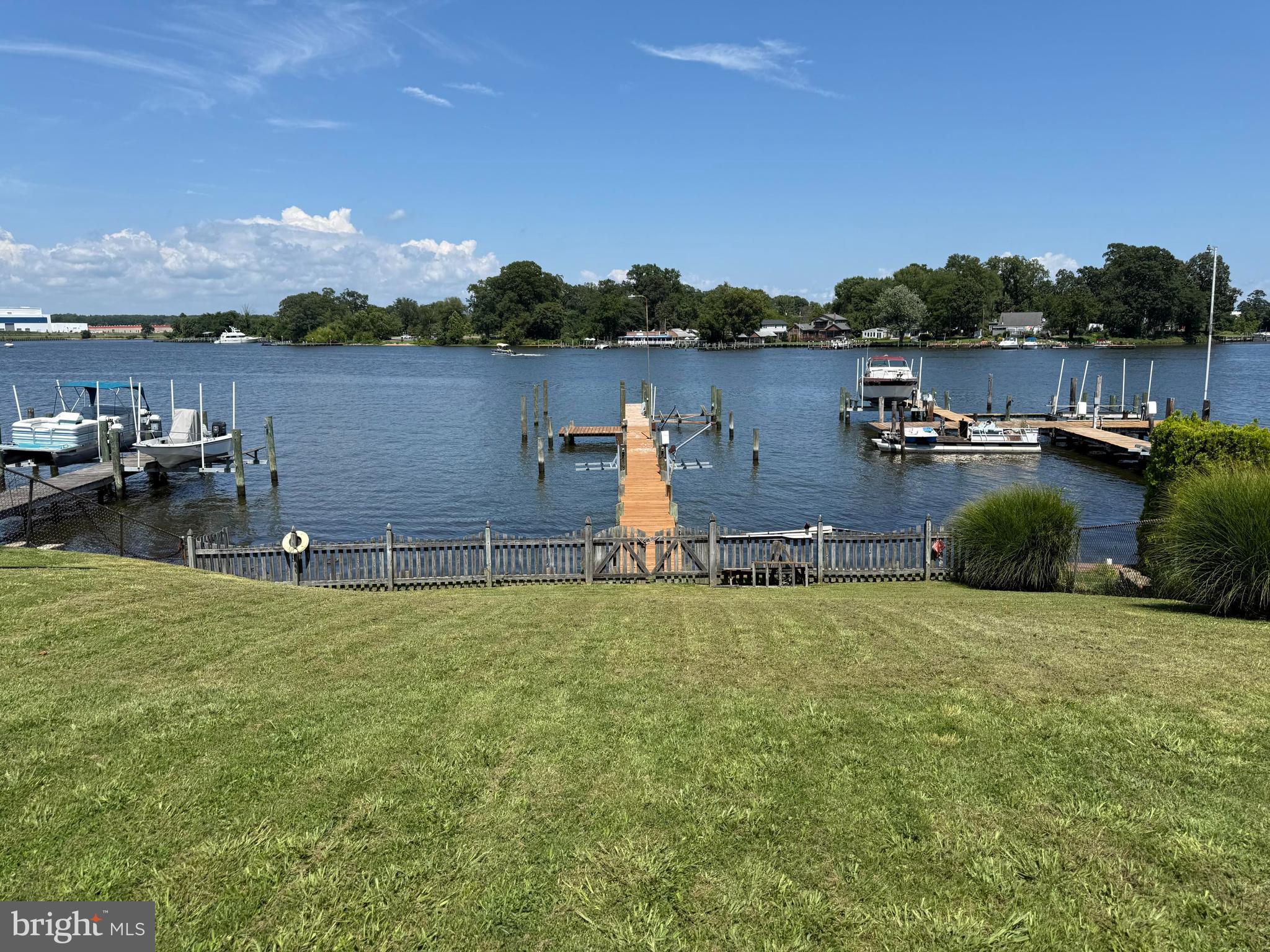 MIDDLE RIVER - Residential