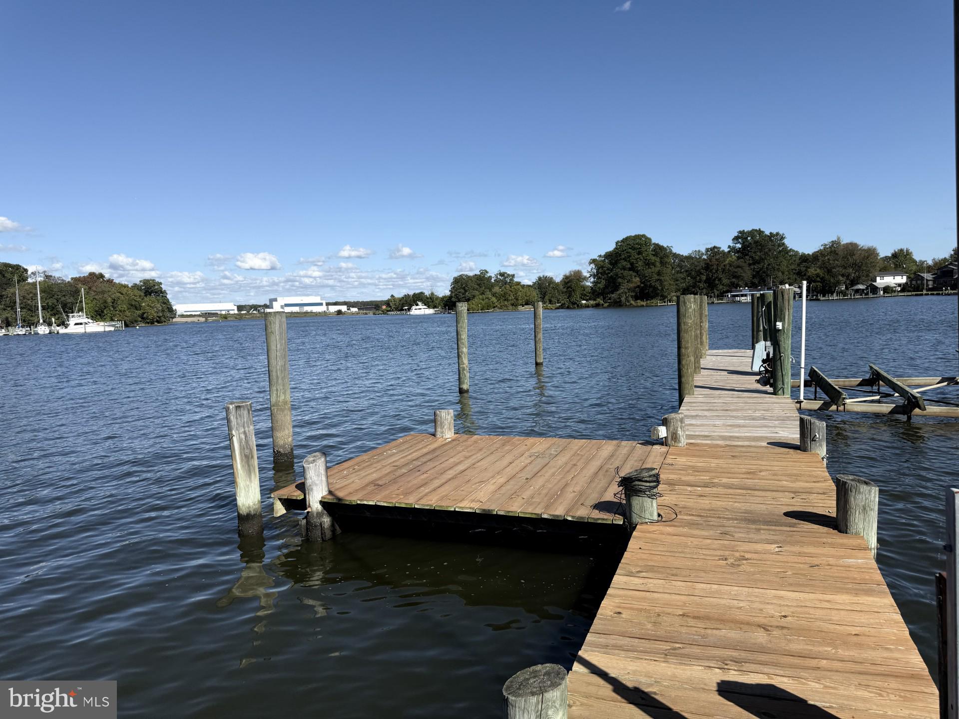 MIDDLE RIVER - Residential