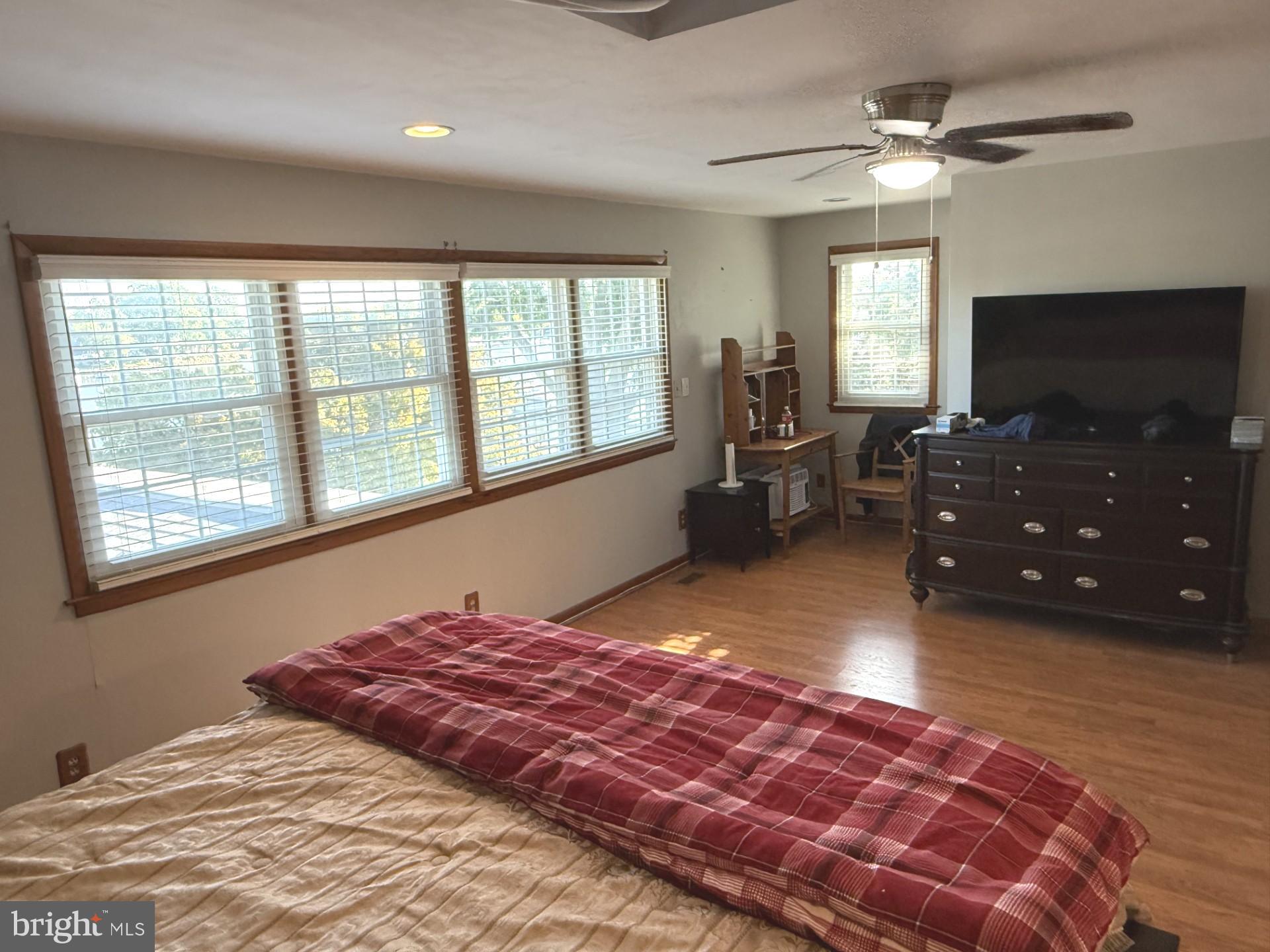MIDDLE RIVER - Residential