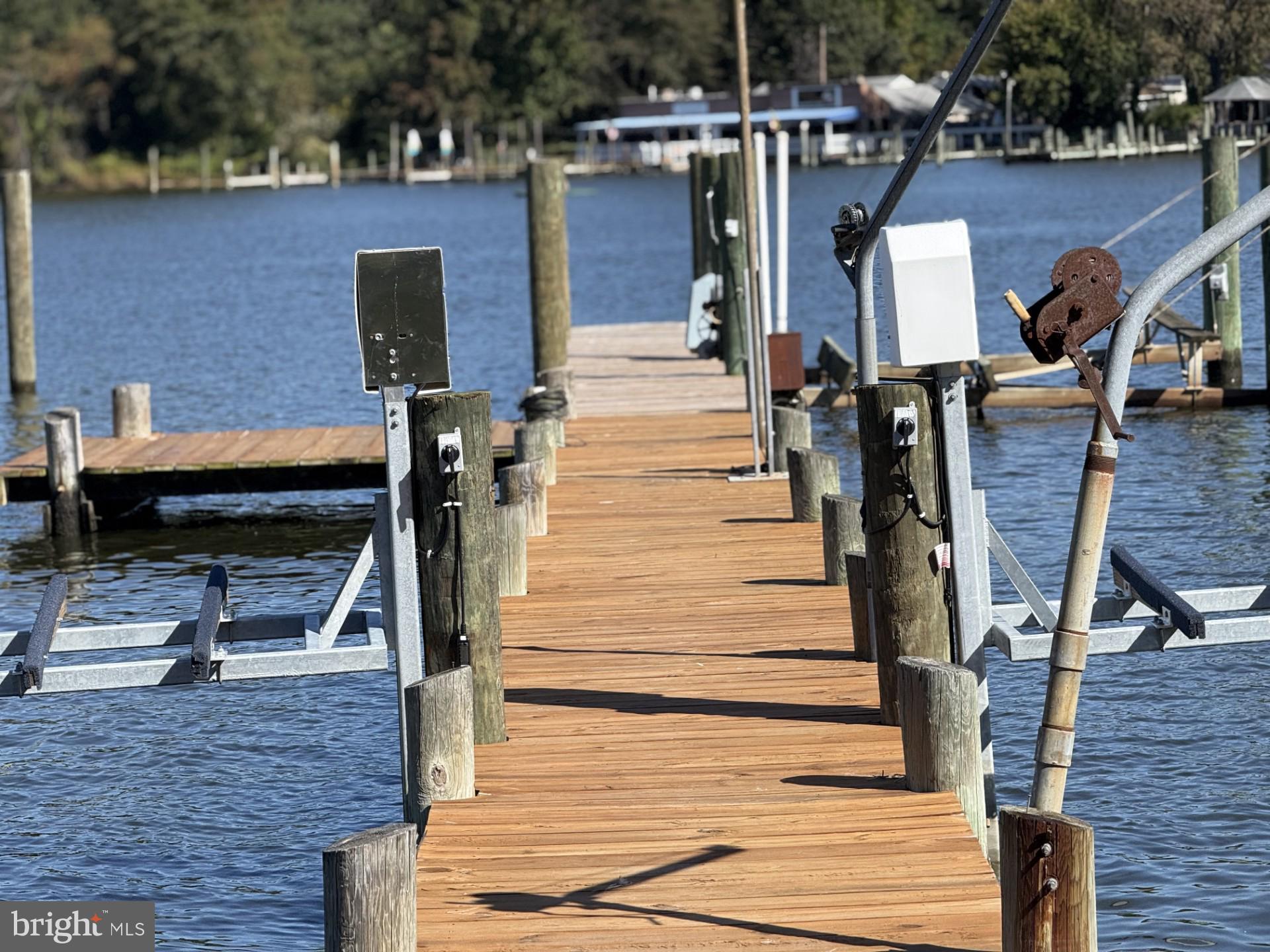 MIDDLE RIVER - Residential