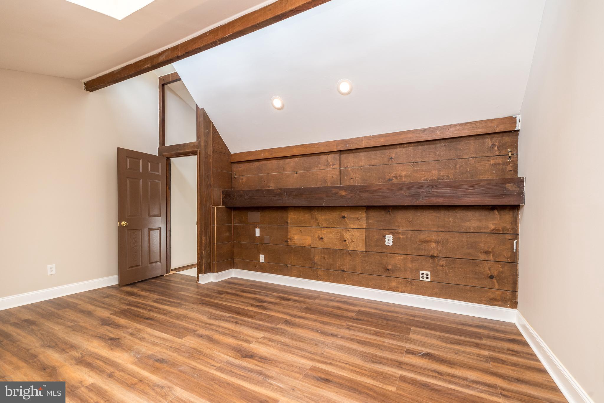 CHELTENHAM VIL - Residential