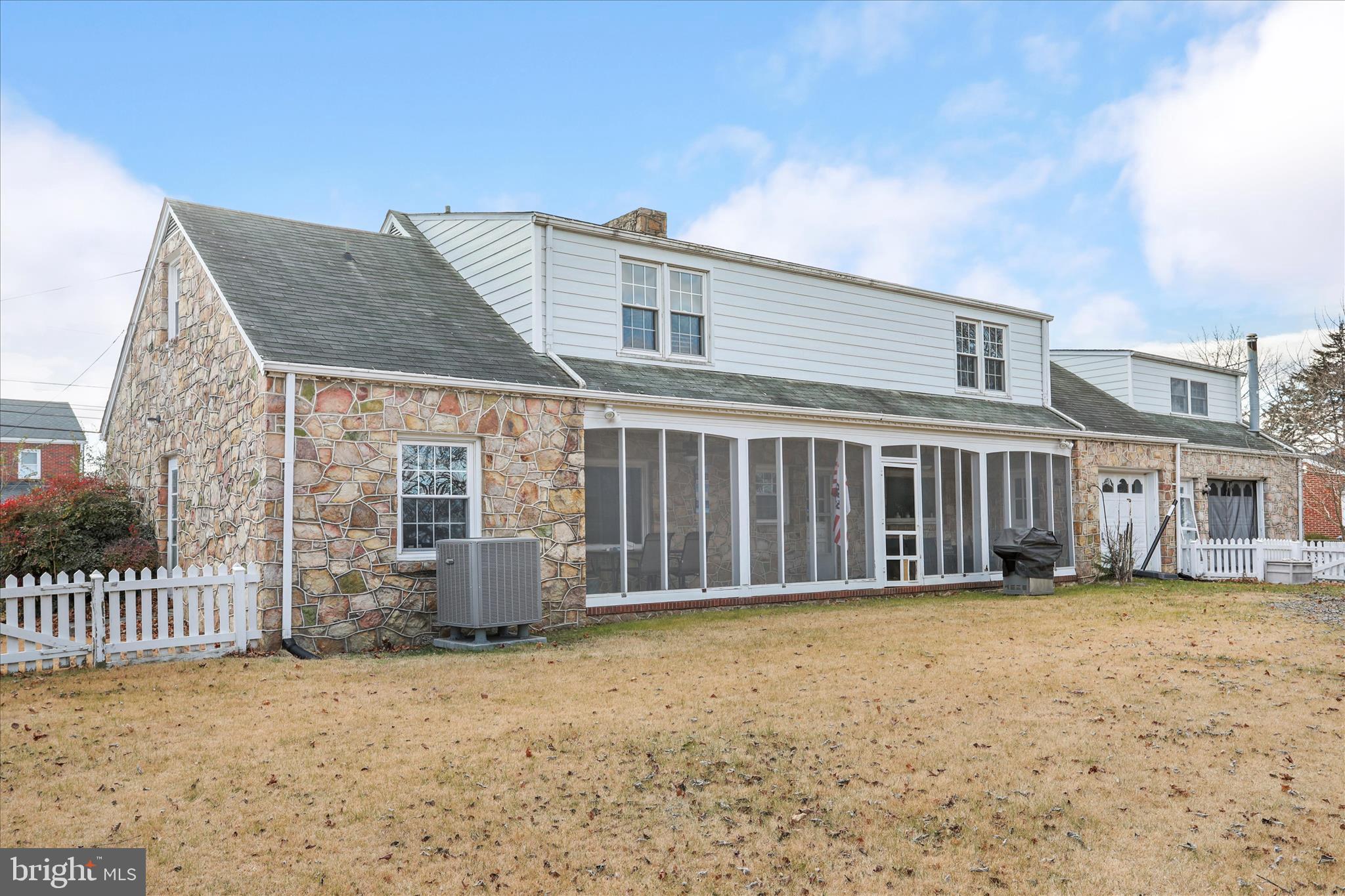 WOODSIDE - Residential