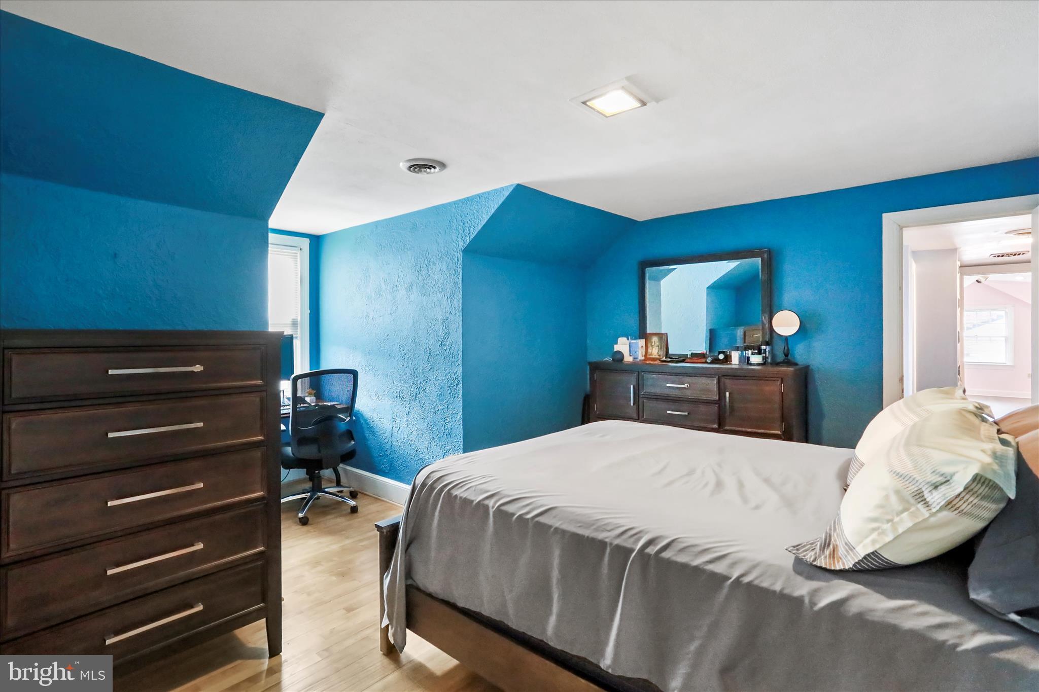 WOODSIDE - Residential