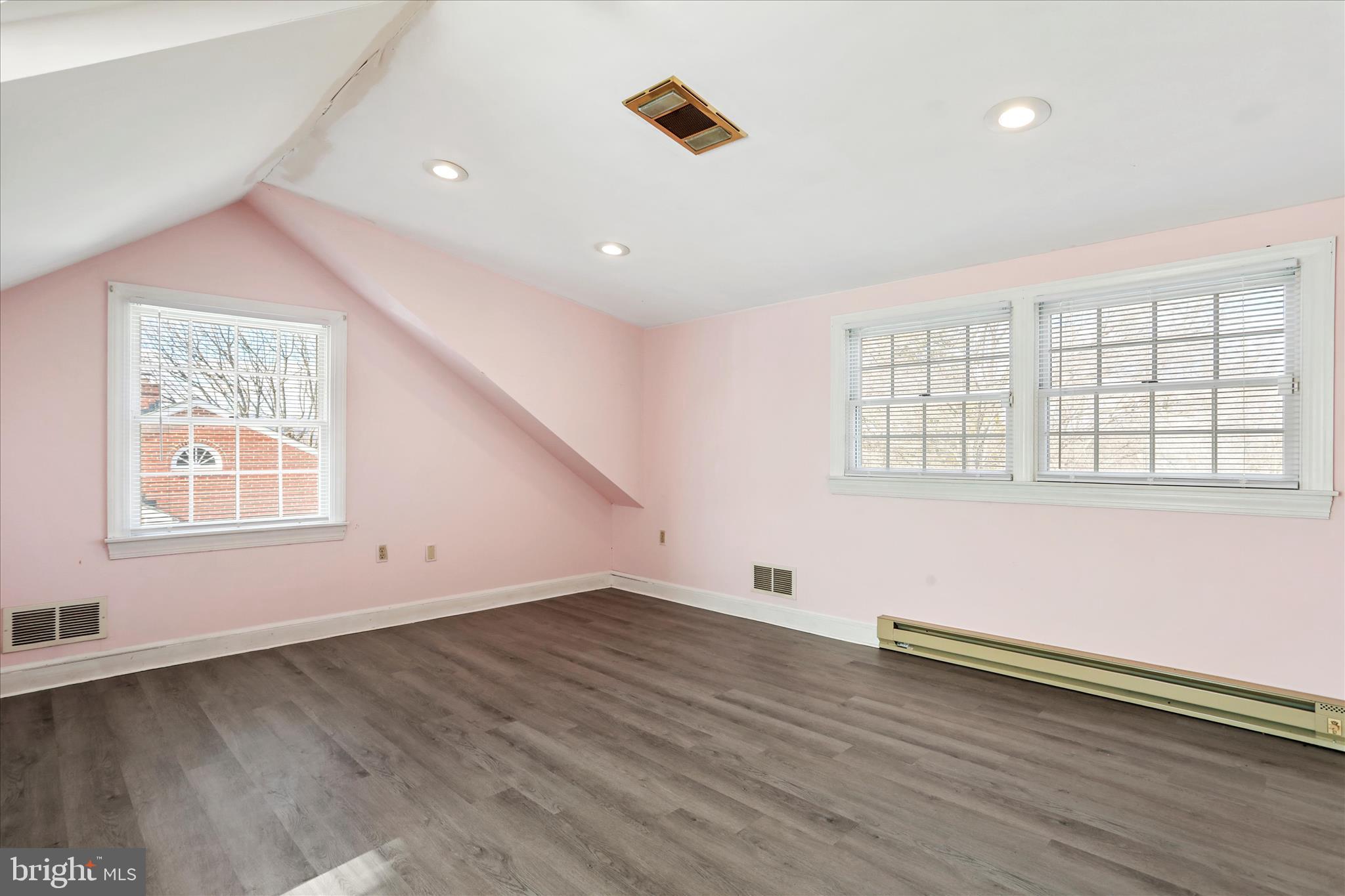 WOODSIDE - Residential