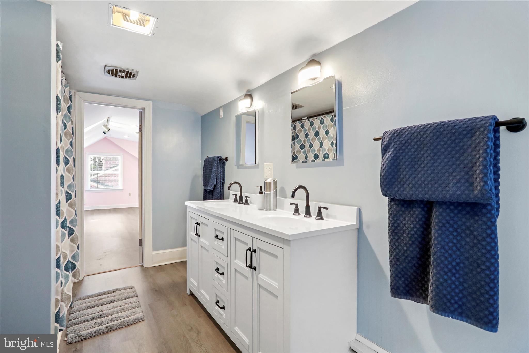 WOODSIDE - Residential