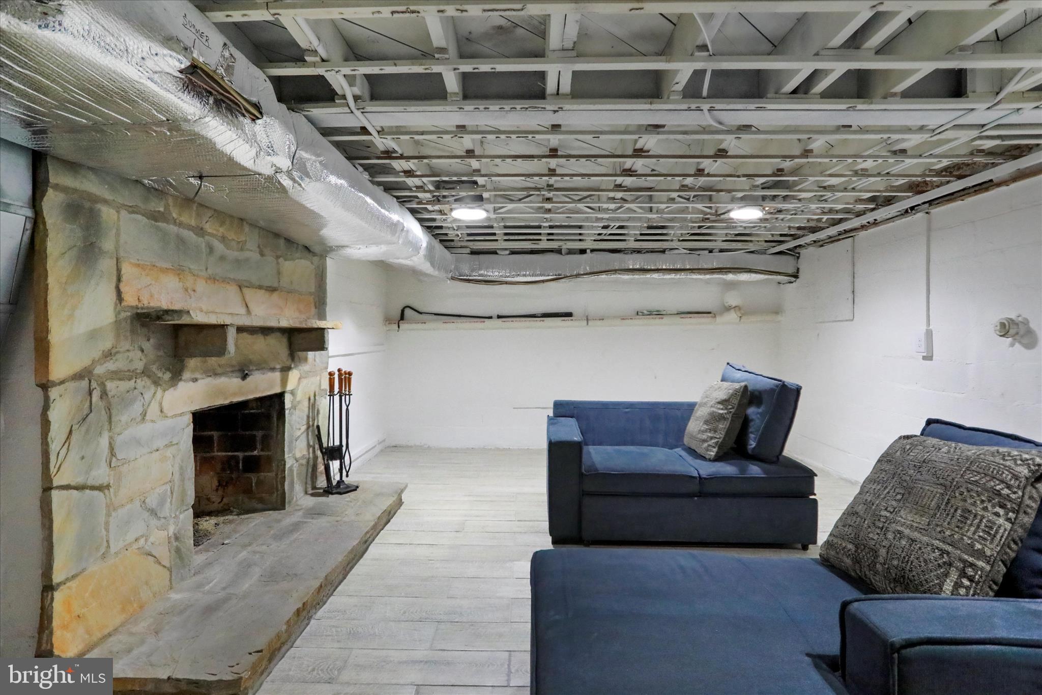 WOODSIDE - Residential