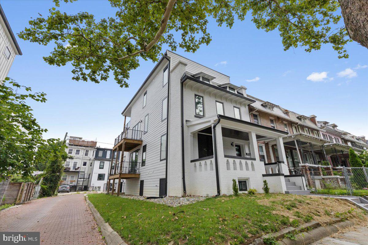 641 QUEBEC PLACE NW 1