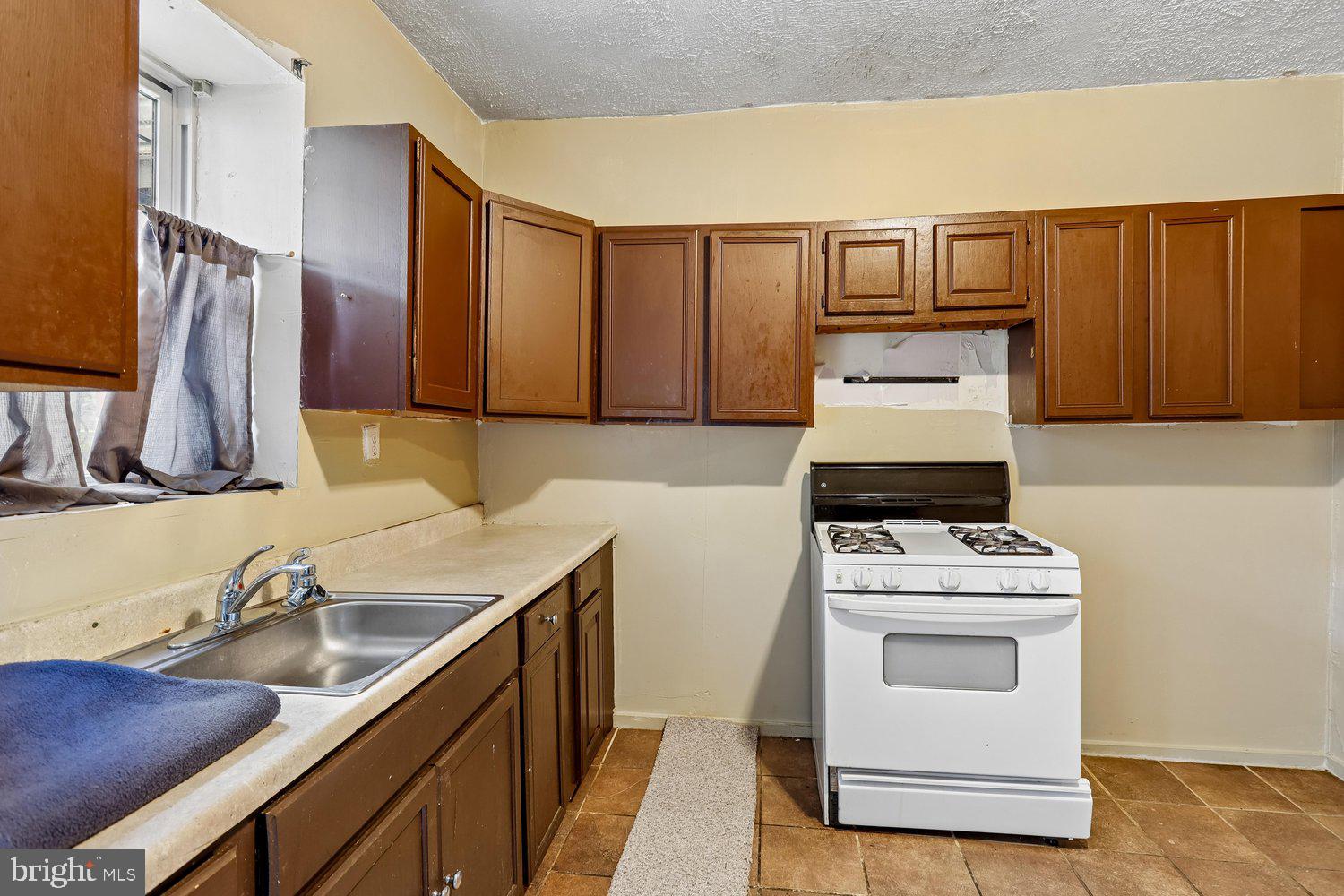 SANDTOWN-WINCHESTER - Residential