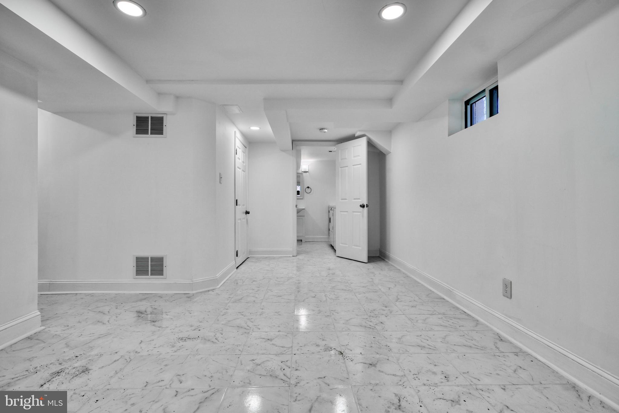 SILVER MANOR - Residential