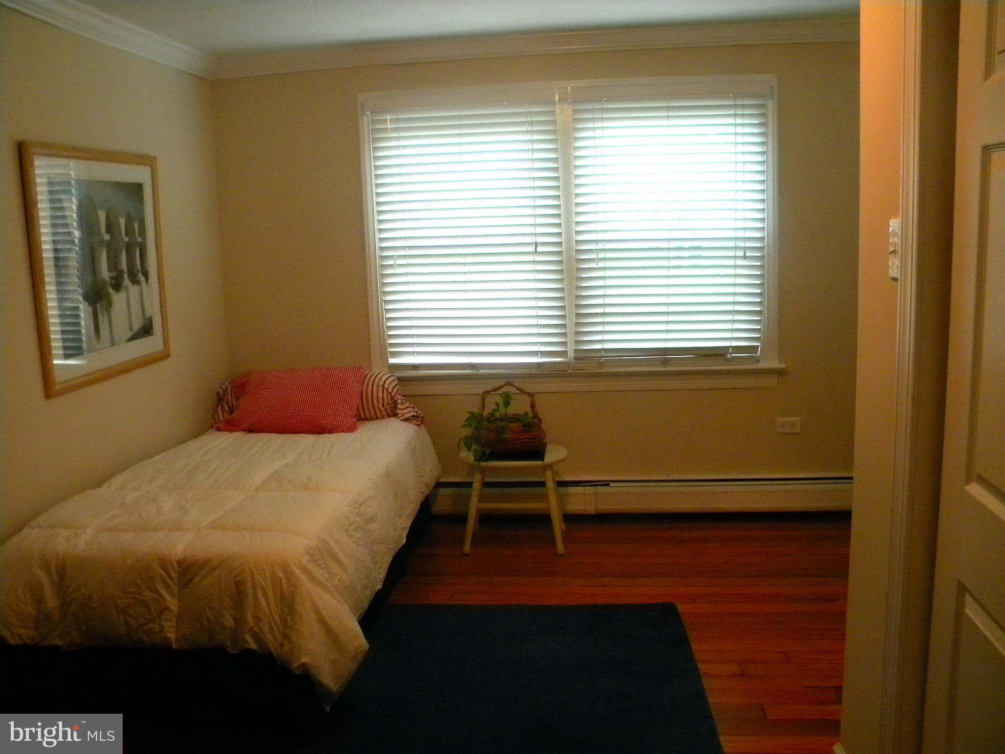 WOODLAND BEACH - Residential