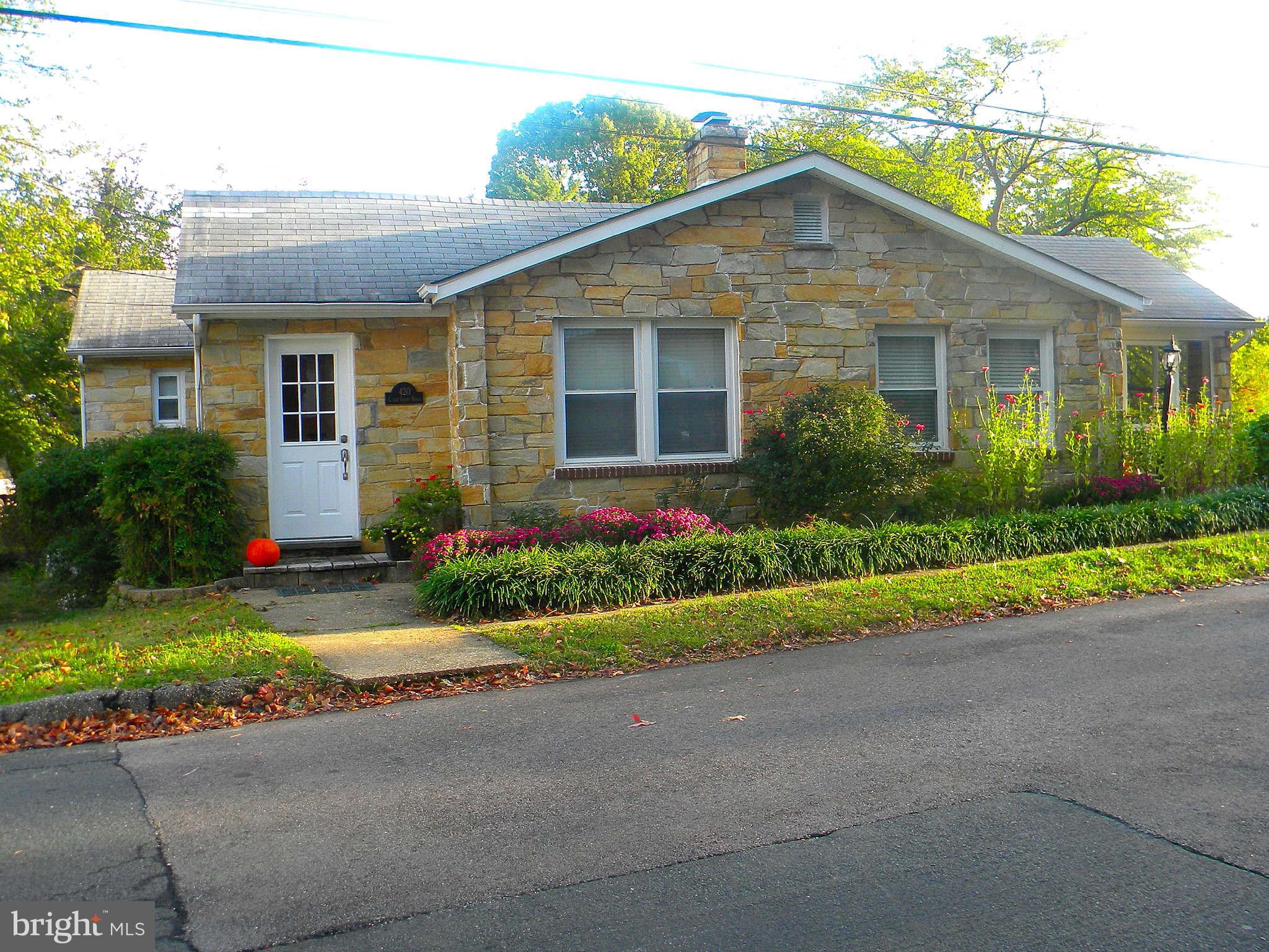 WOODLAND BEACH - Residential