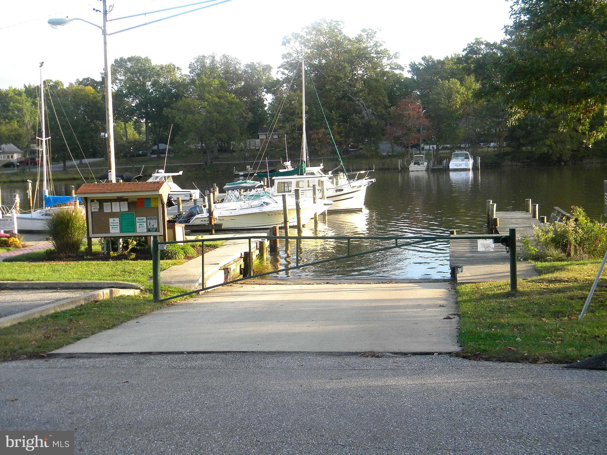 WOODLAND BEACH - Residential