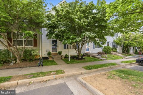 Photo of 94 Dorset Lane, WARRENTON, VA 20186 (MLS # VAFQ2022090)