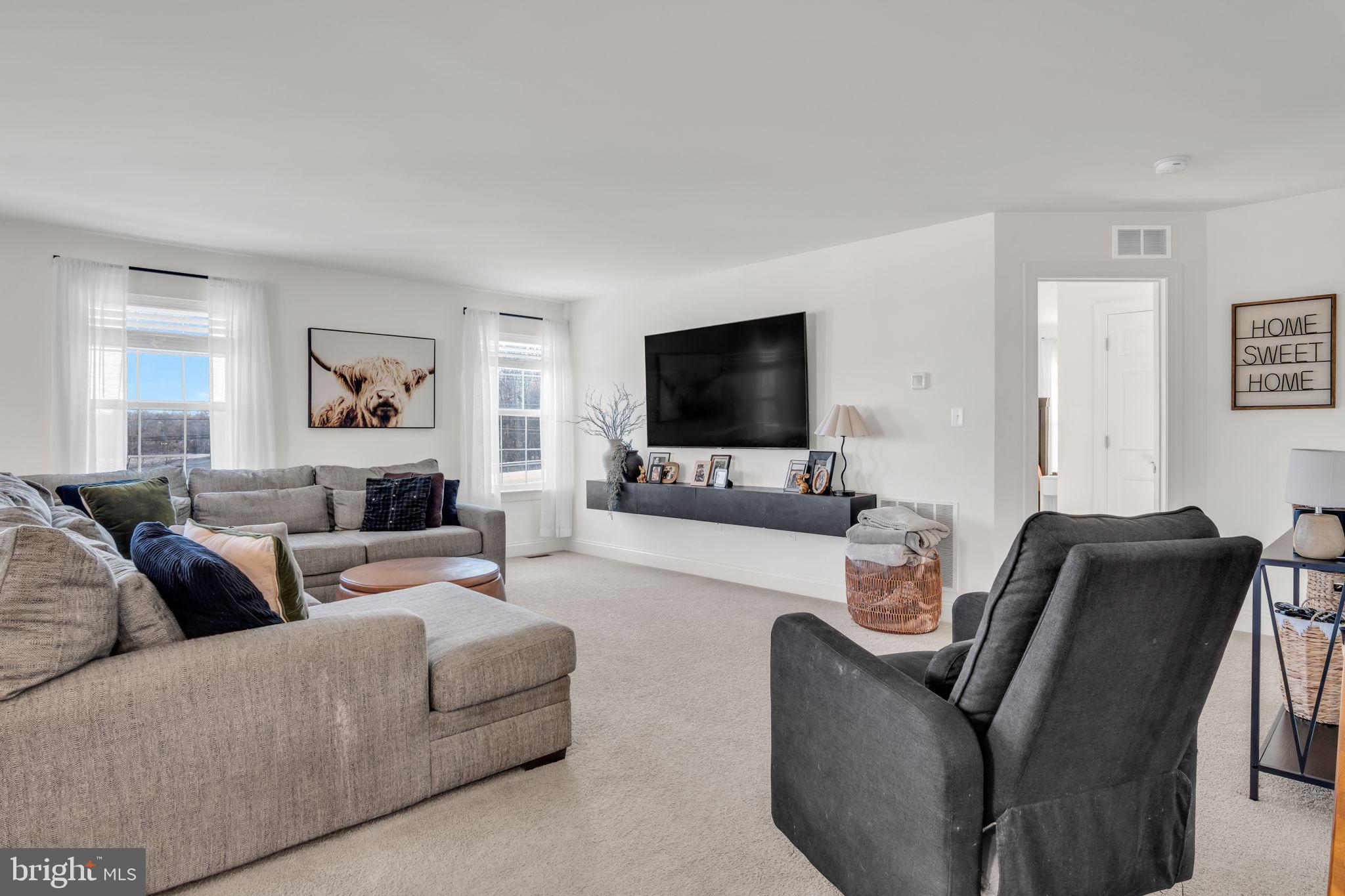 WINDY HEIGHTS, THE NEW - Residential