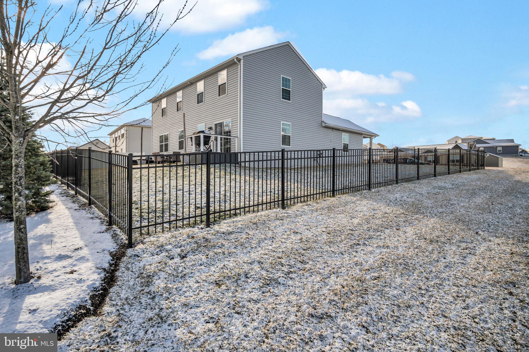 WINDY HEIGHTS, THE NEW - Residential