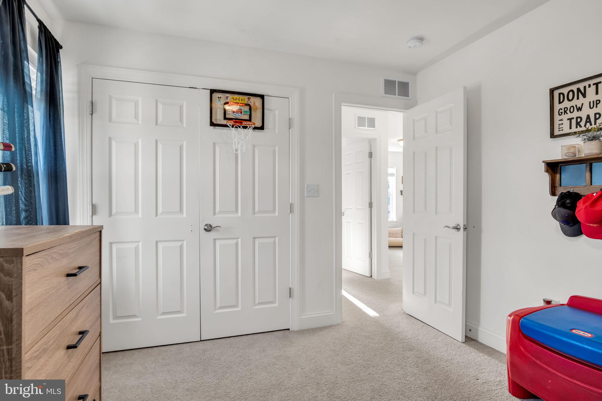 WINDY HEIGHTS, THE NEW - Residential