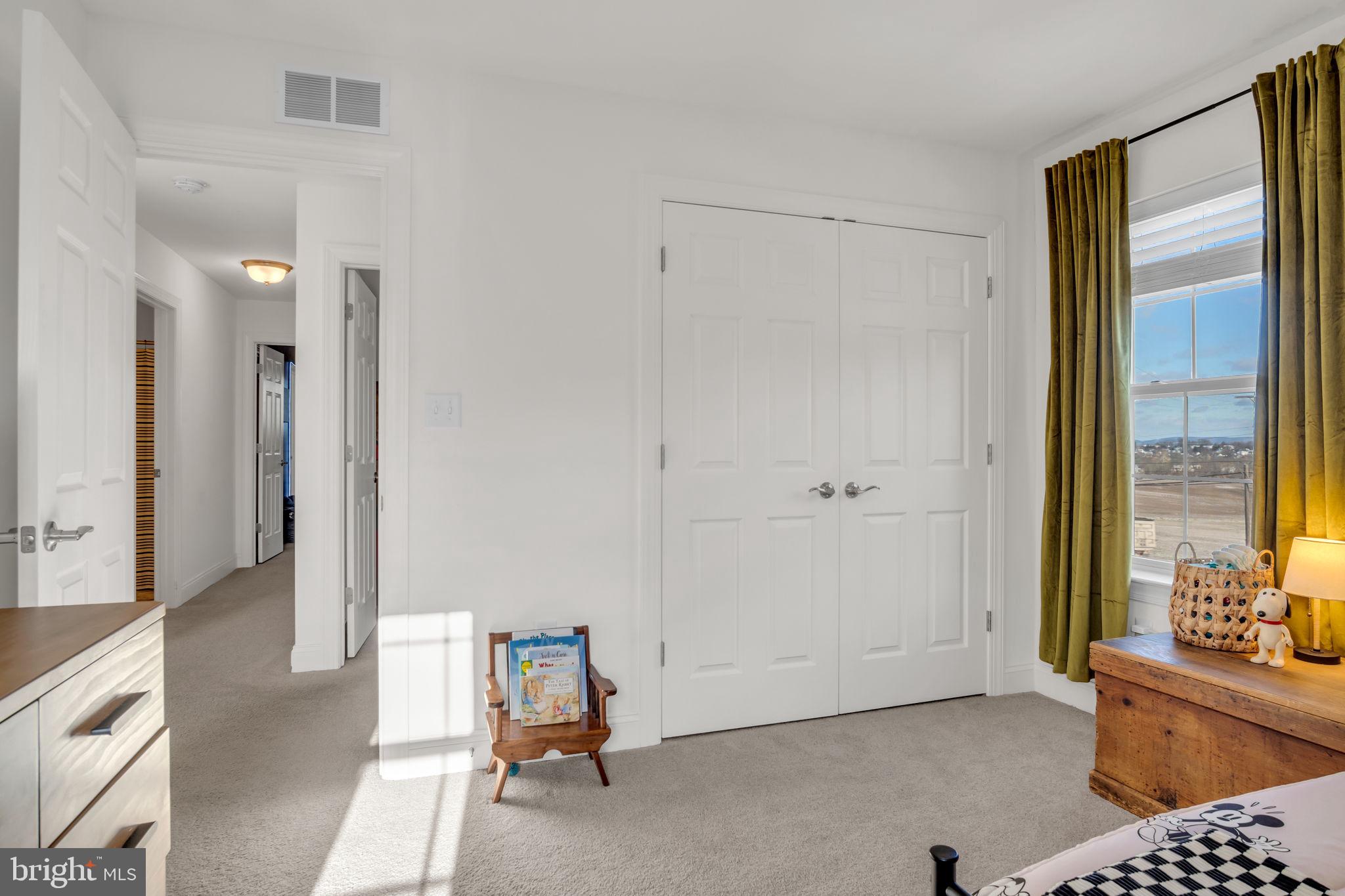 WINDY HEIGHTS, THE NEW - Residential