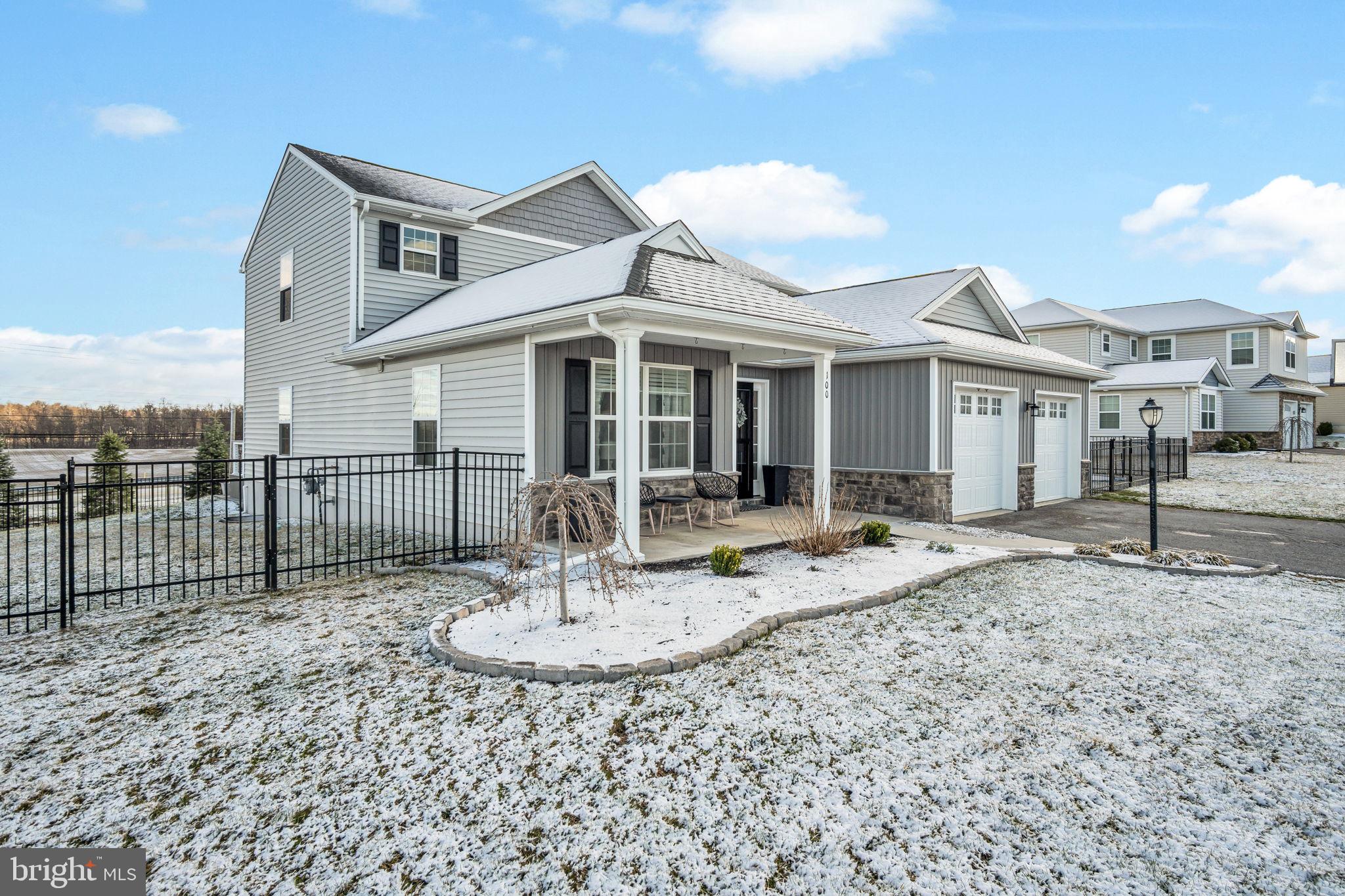 WINDY HEIGHTS, THE NEW - Residential