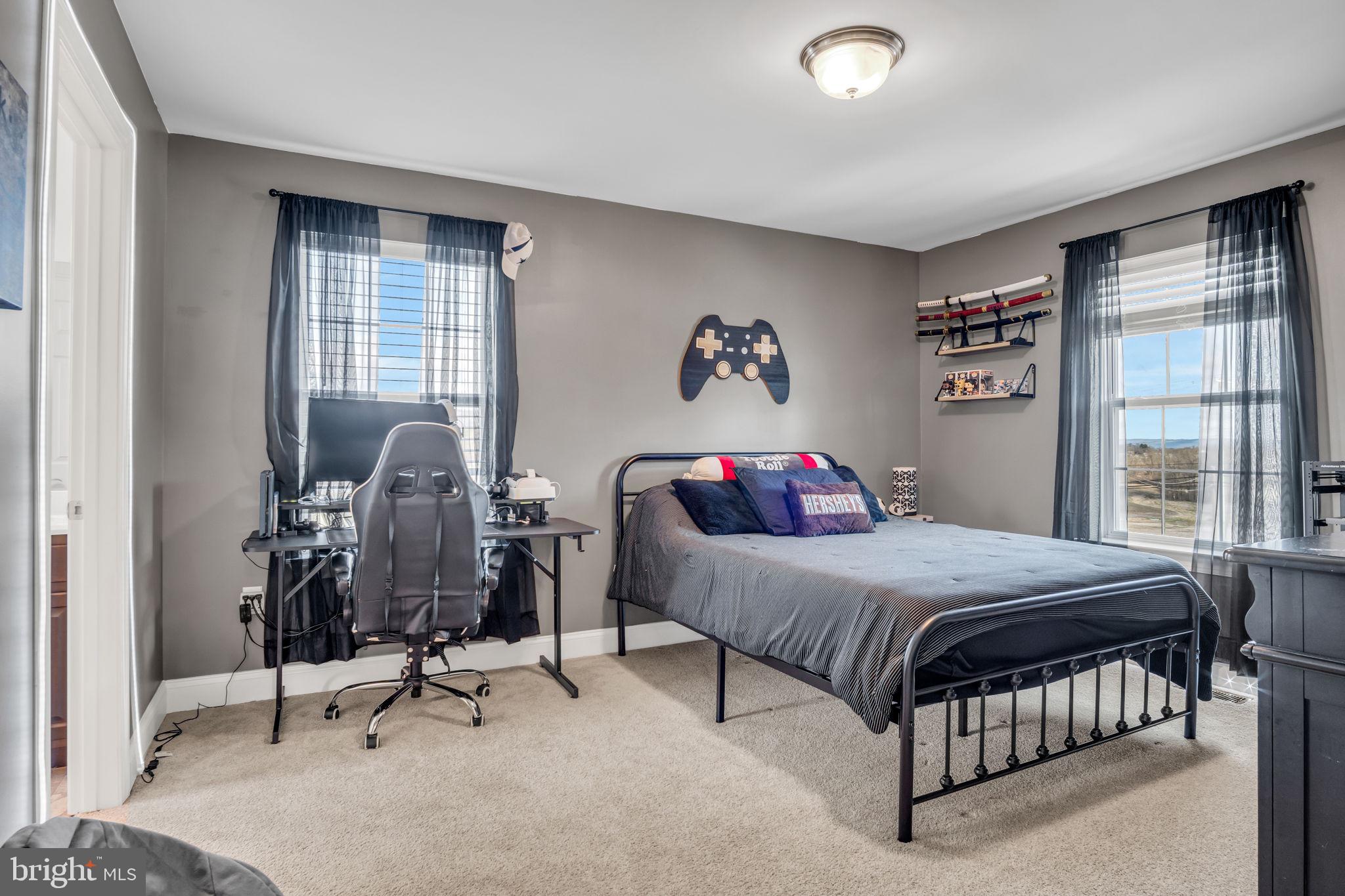 WINDY HEIGHTS, THE NEW - Residential